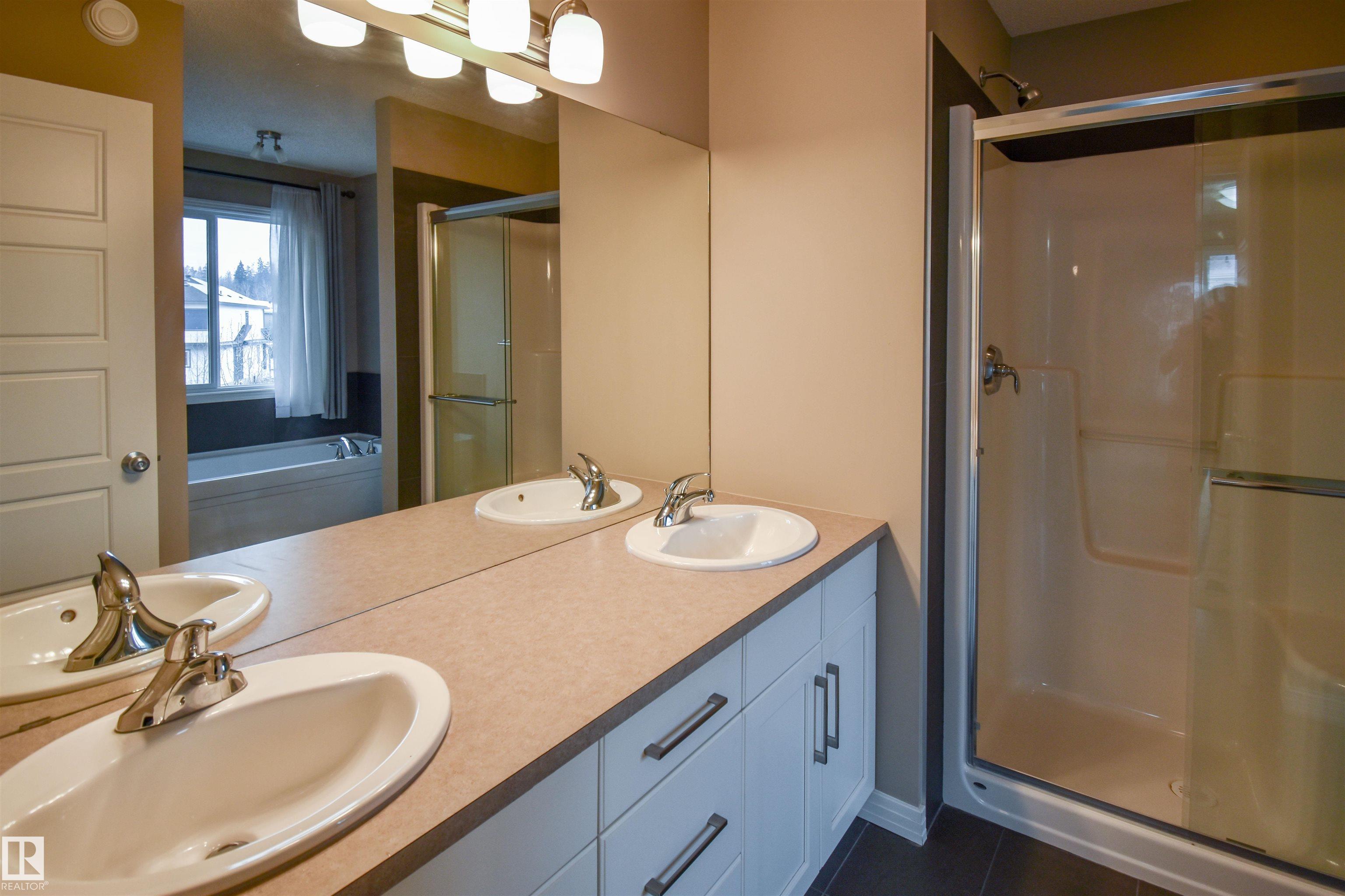 Photo 15 at 19 Meadowgrove Lane, McLaughlin, Spruce Grove