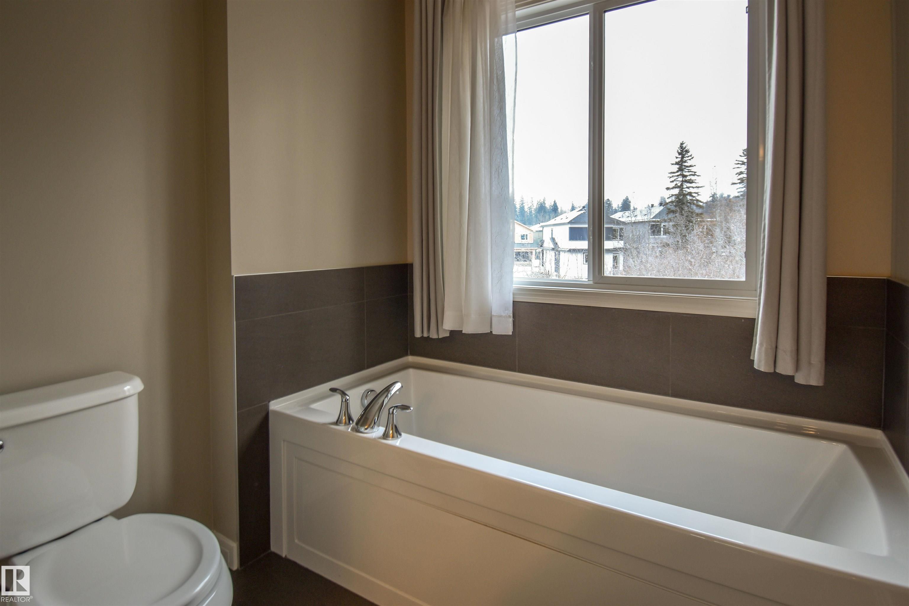 Photo 16 at 19 Meadowgrove Lane, McLaughlin, Spruce Grove