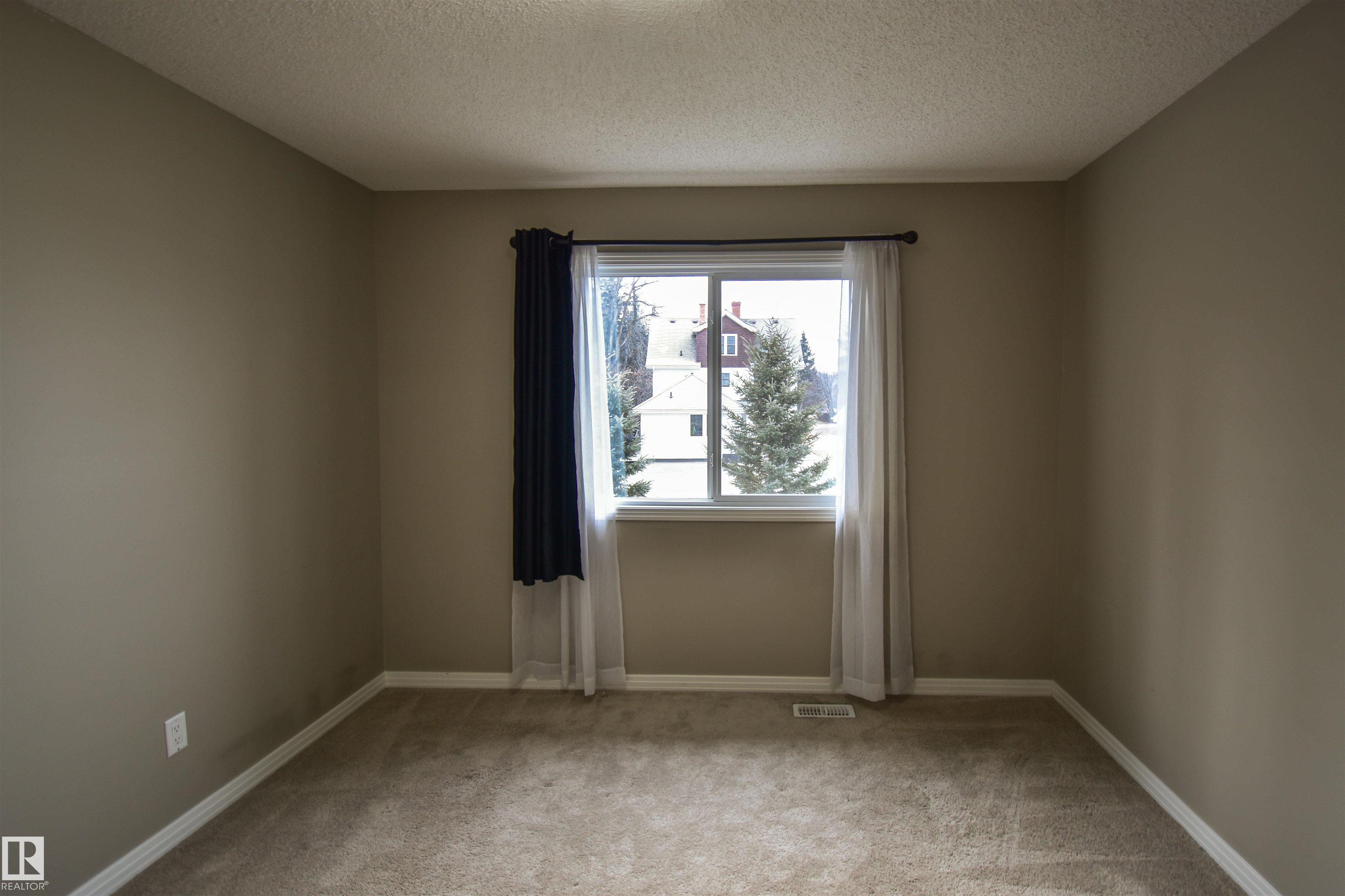 Photo 20 at 19 Meadowgrove Lane, McLaughlin, Spruce Grove