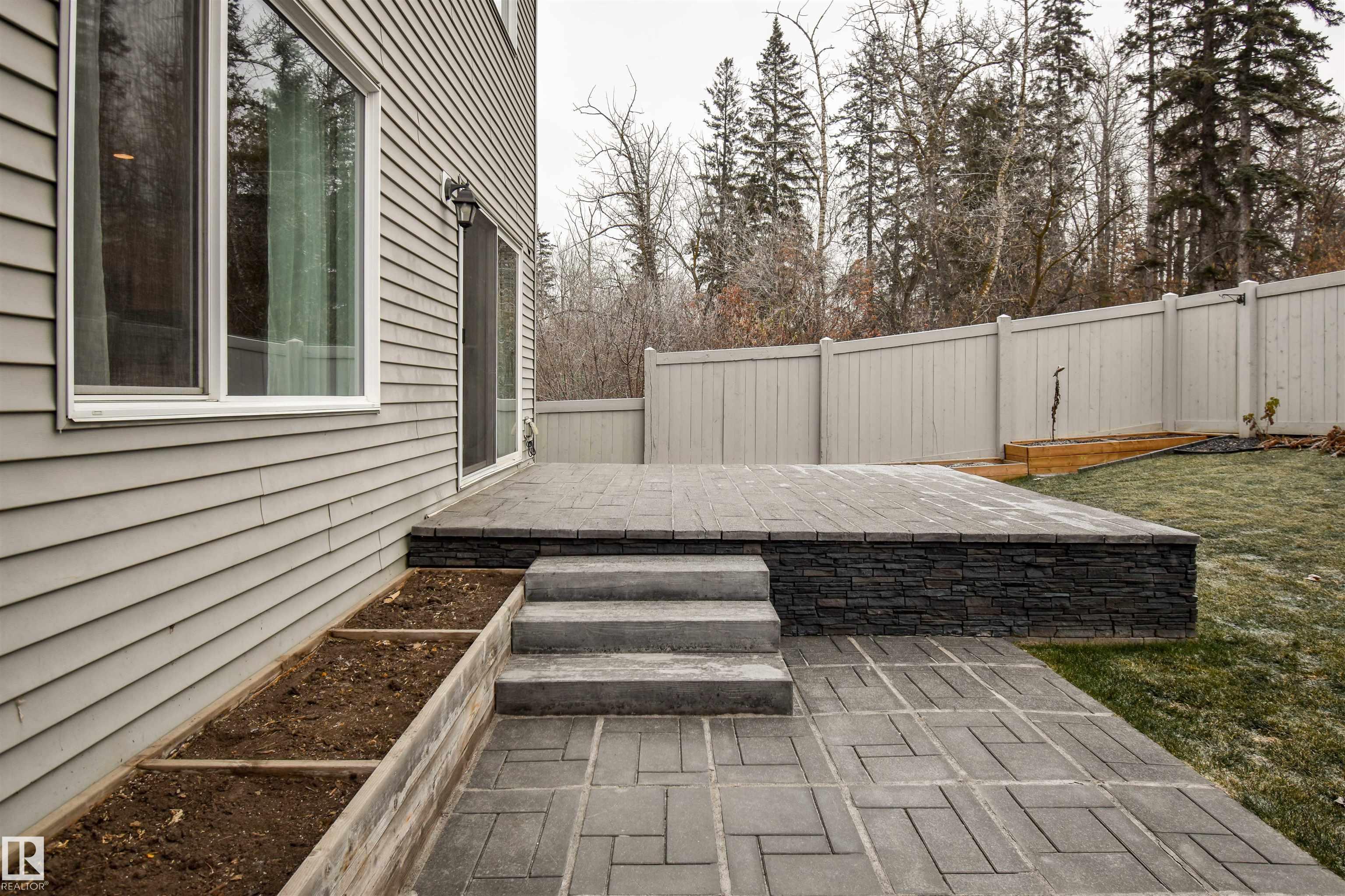 Photo 26 at 19 Meadowgrove Lane, McLaughlin, Spruce Grove