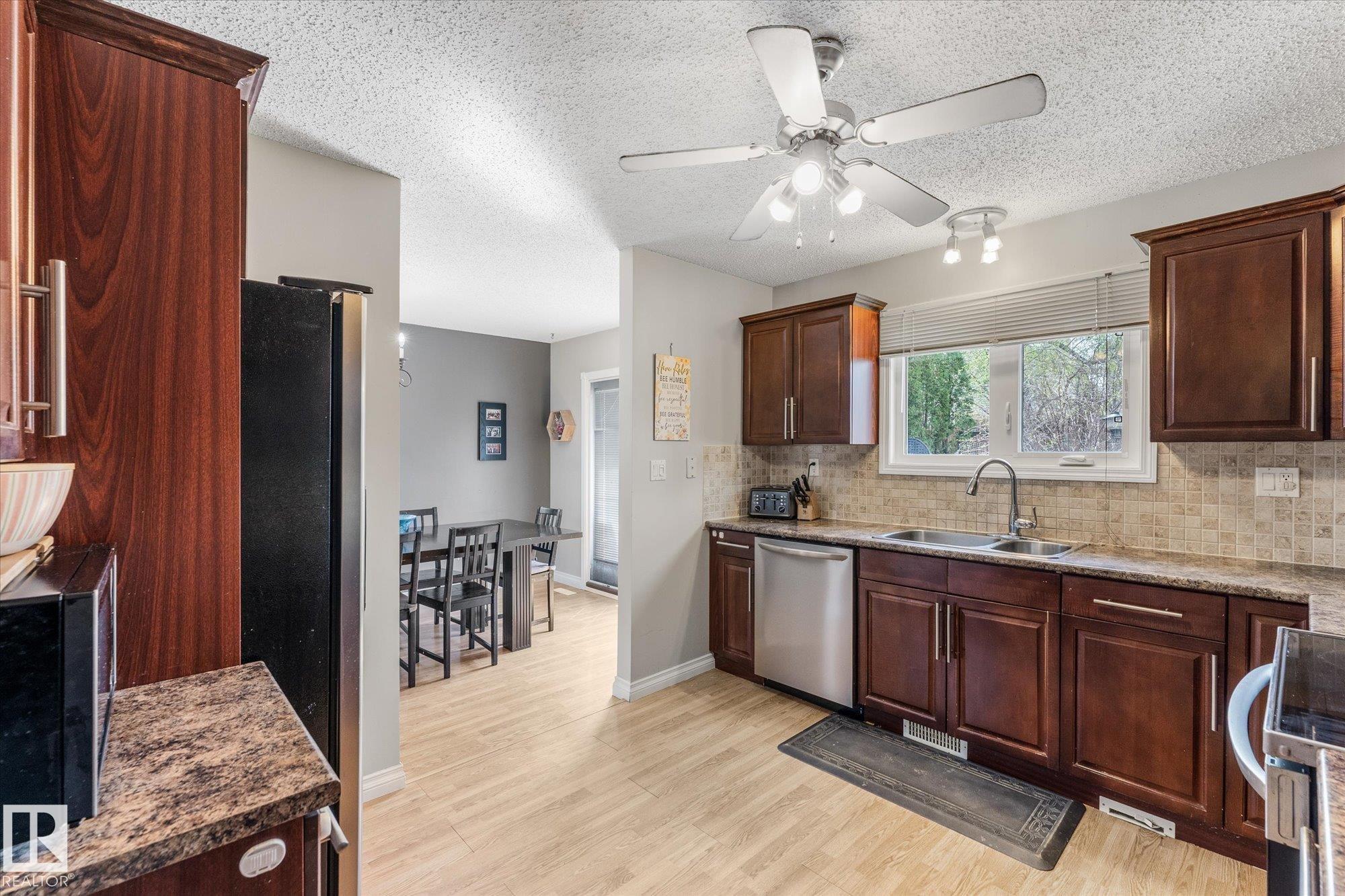 https://zimg.paragon.ice.com/ParagonImages/Property/PM/RAE/225401204/12/0/0/e20cef892b09a0e415cdee3219be126f/1/b906492a4c0c2ae491b56cba4cdbf671/225401204-525420ec-a37d-48bb-8021-d66401f2a76d.JPG