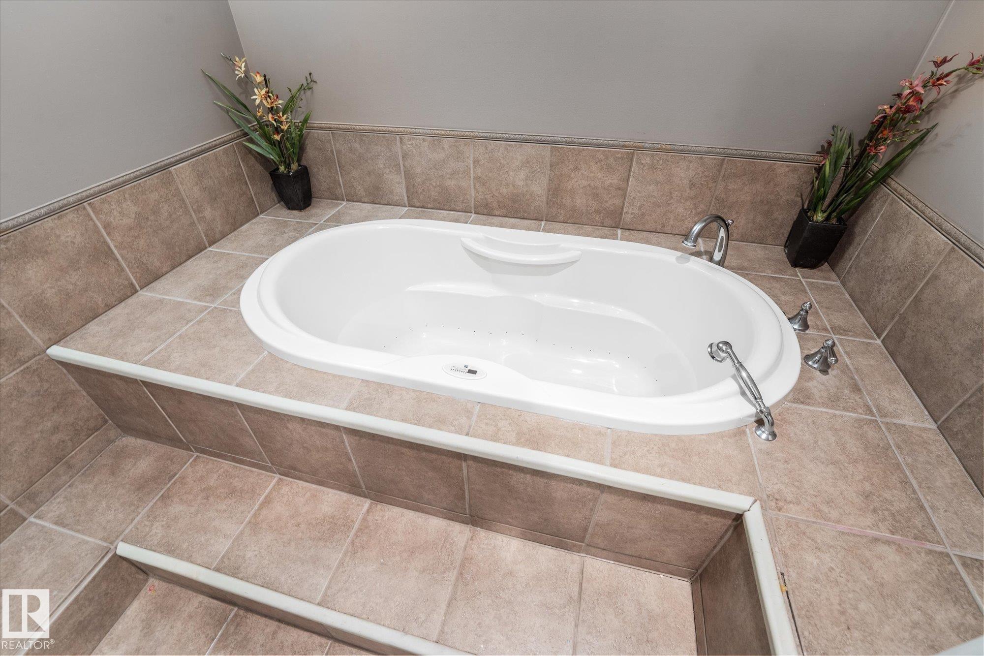 https://zimg.paragon.ice.com/ParagonImages/Property/PM/RAE/225401204/19/0/0/ab2407c26faa030ba039fa90890671a8/1/b906492a4c0c2ae491b56cba4cdbf671/225401204-bbf9dace-5e5a-40e0-8c70-889c79530038.JPG