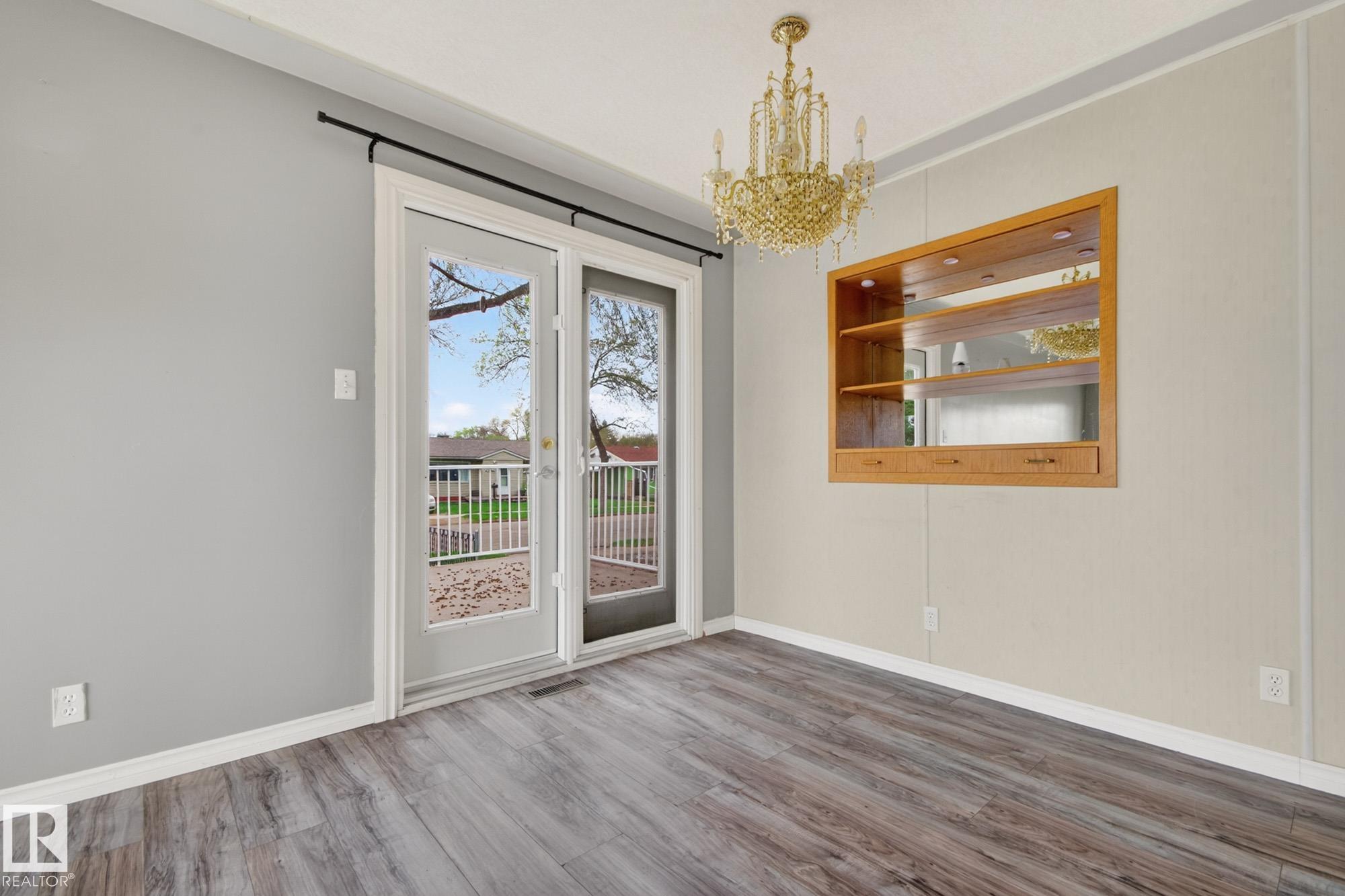 Photo 11 at 11901 42 Street NW, Beacon Heights, Edmonton