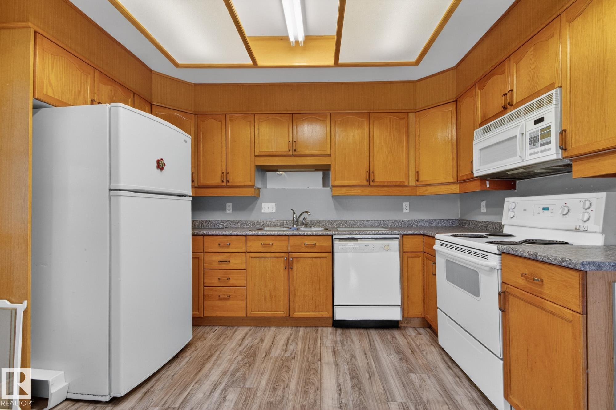 Photo 14 at 11901 42 Street NW, Beacon Heights, Edmonton
