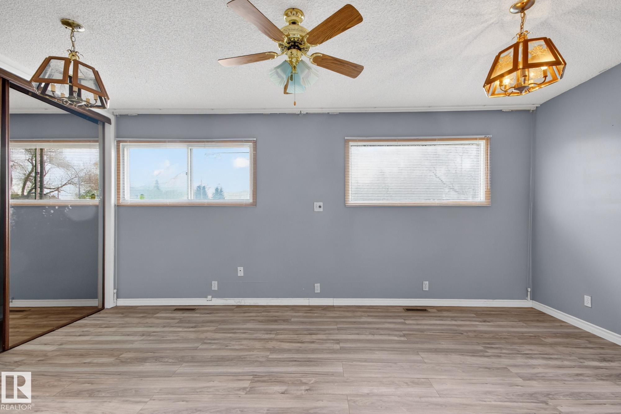 Photo 17 at 11901 42 Street NW, Beacon Heights, Edmonton