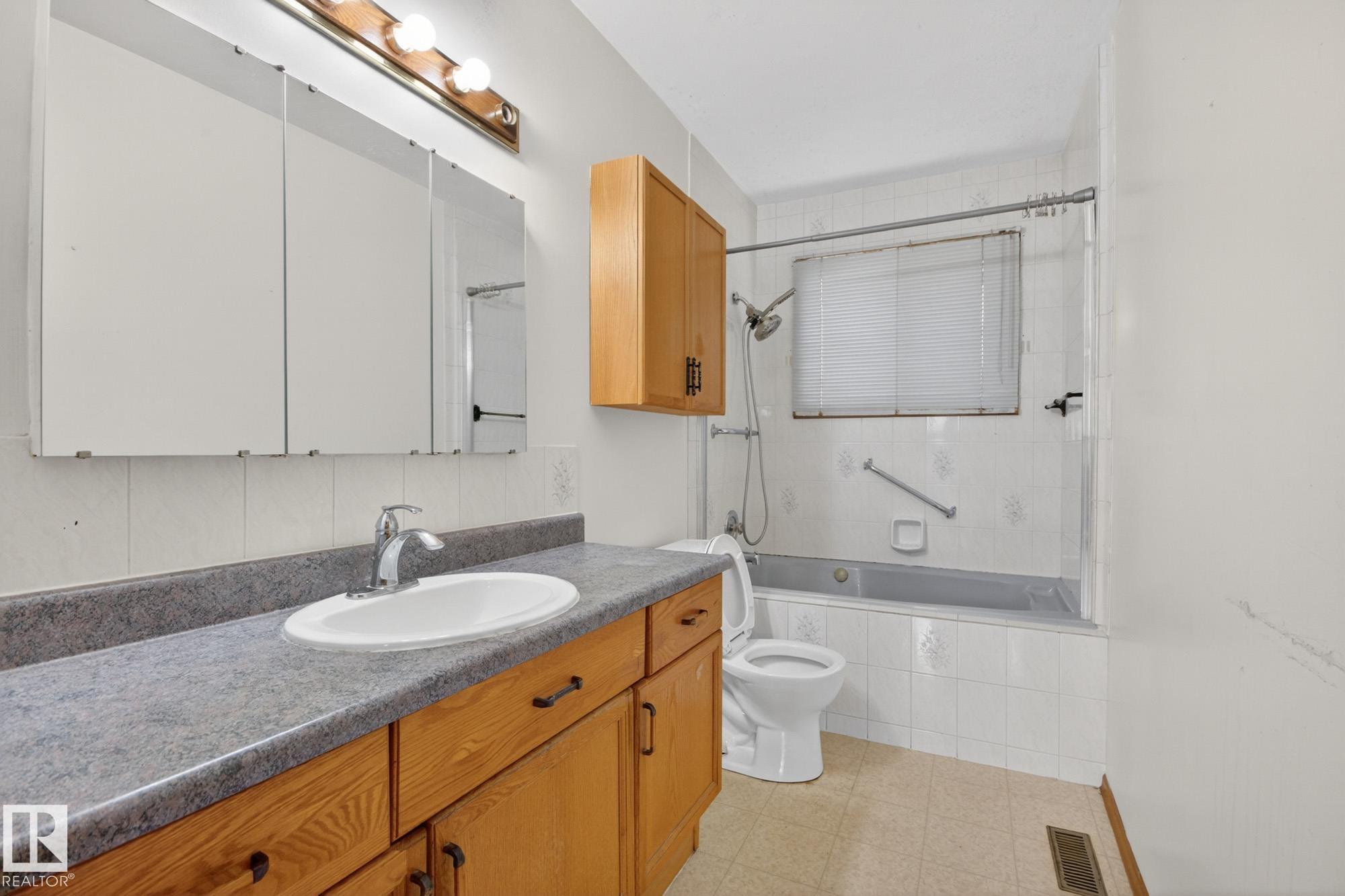 Photo 19 at 11901 42 Street NW, Beacon Heights, Edmonton