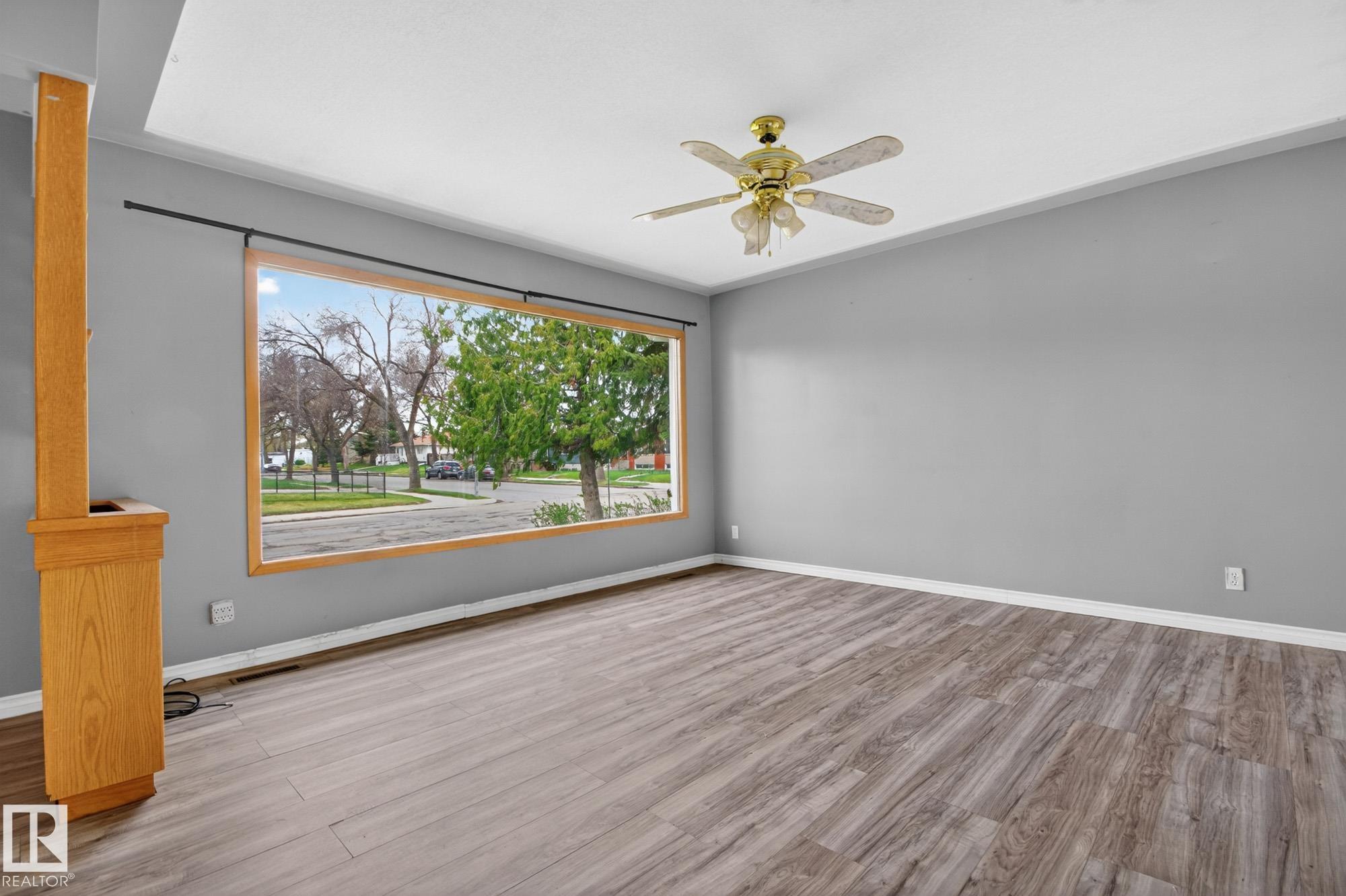 Photo 7 at 11901 42 Street NW, Beacon Heights, Edmonton