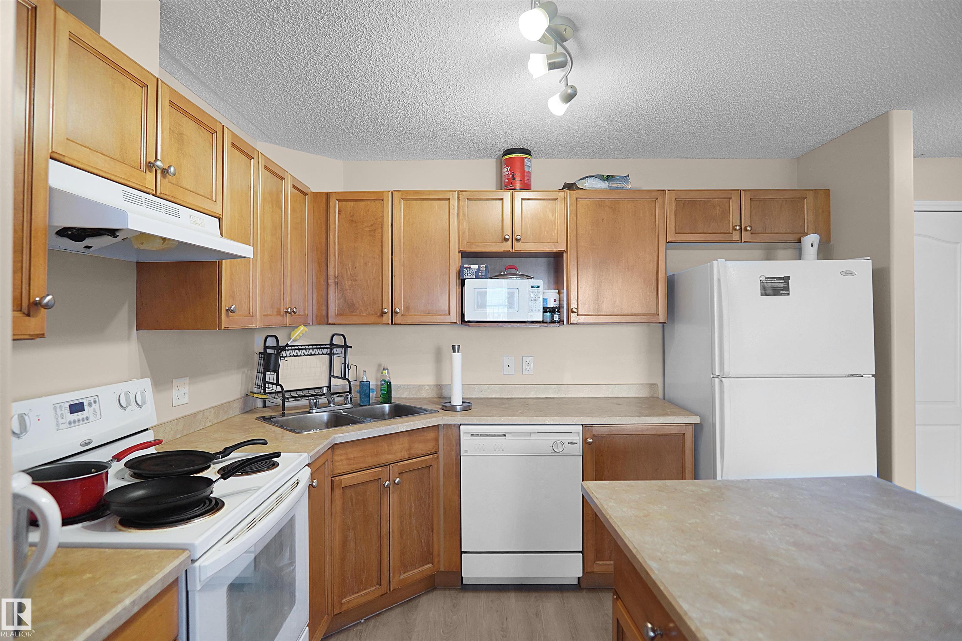 https://zimg.paragon.ice.com/ParagonImages/Property/PM/RAE/225401211/9/0/0/80a636e1f2bb155d707d1364f9a88581/1/68612851a55cf051495ce025a049e923/225401211-dcef782f-a09e-465f-a4b5-02b9405e4d59.JPG