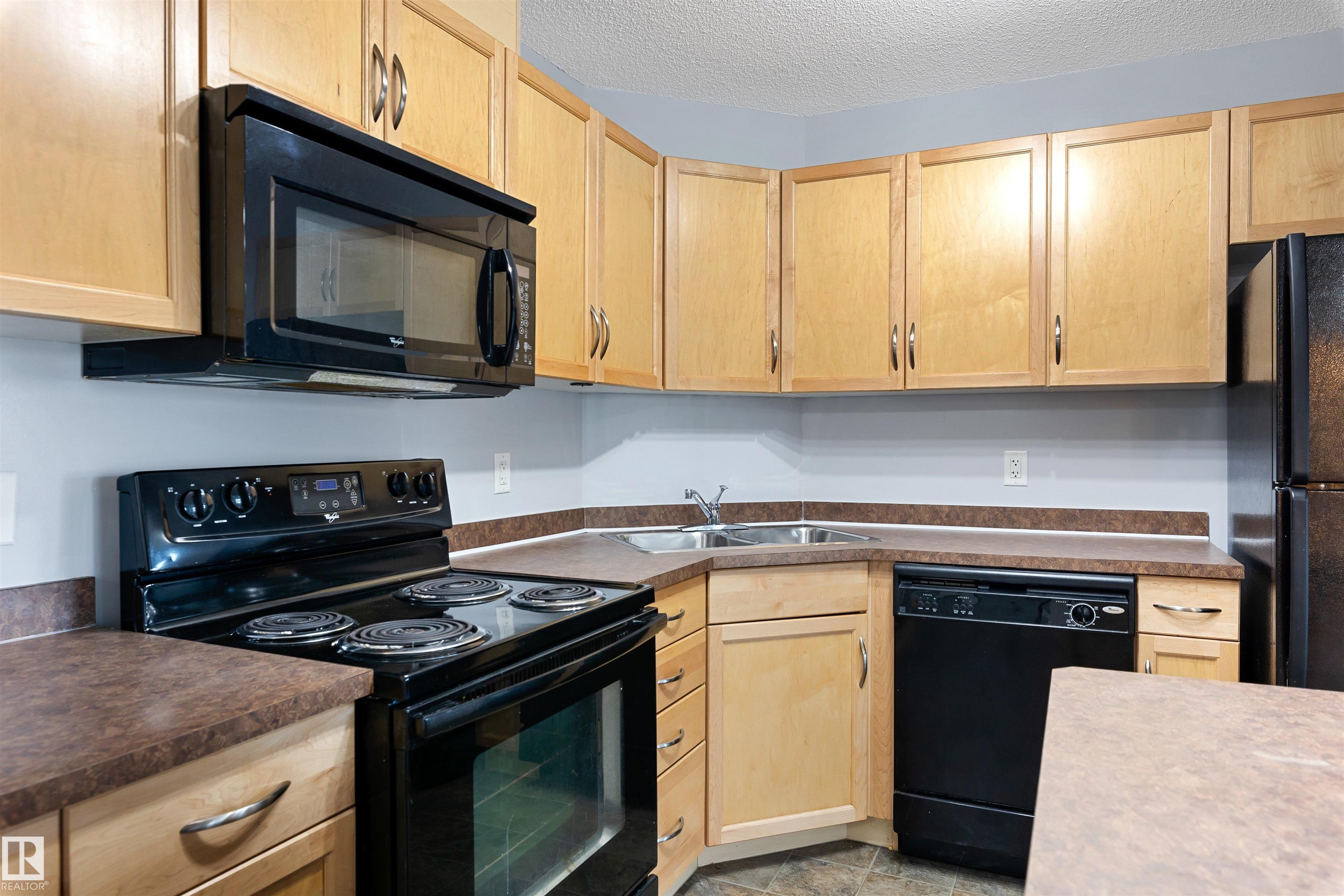 https://zimg.paragon.ice.com/ParagonImages/Property/PM/RAE/225401212/12/0/0/f5fa7fb6ecdea86cd684a79c62b72073/1/6fcba367e7abec6b7965a0dd4f3ea79b/225401212-919239bf-7a48-444f-baa8-d622ce0bbcc6.JPG