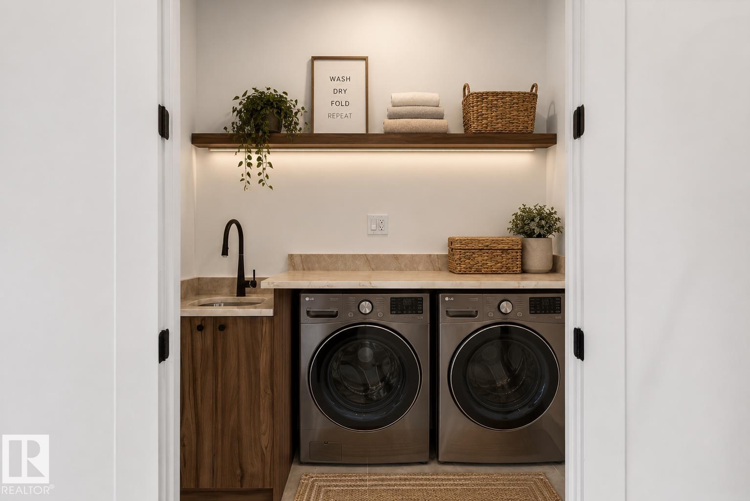 https://zimg.paragon.ice.com/ParagonImages/Property/PM/RAE/225401218/27/0/0/715286e90ed861b50d8c20a174689565/1/22c1ab9094d7adfadf95fd2beb4edb4d/225401218-65c46b4e-bfcc-47a5-9d87-d08e73d07459.JPG