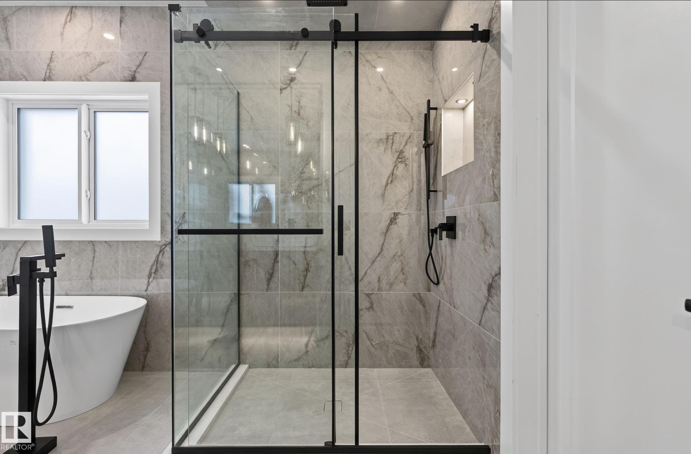 https://zimg.paragon.ice.com/ParagonImages/Property/PM/RAE/225401218/33/0/0/5a2ac964315f55171eef8fc61e241c1c/1/22c1ab9094d7adfadf95fd2beb4edb4d/225401218-f2188171-b307-4c48-aa32-4493642f4ffe.JPG