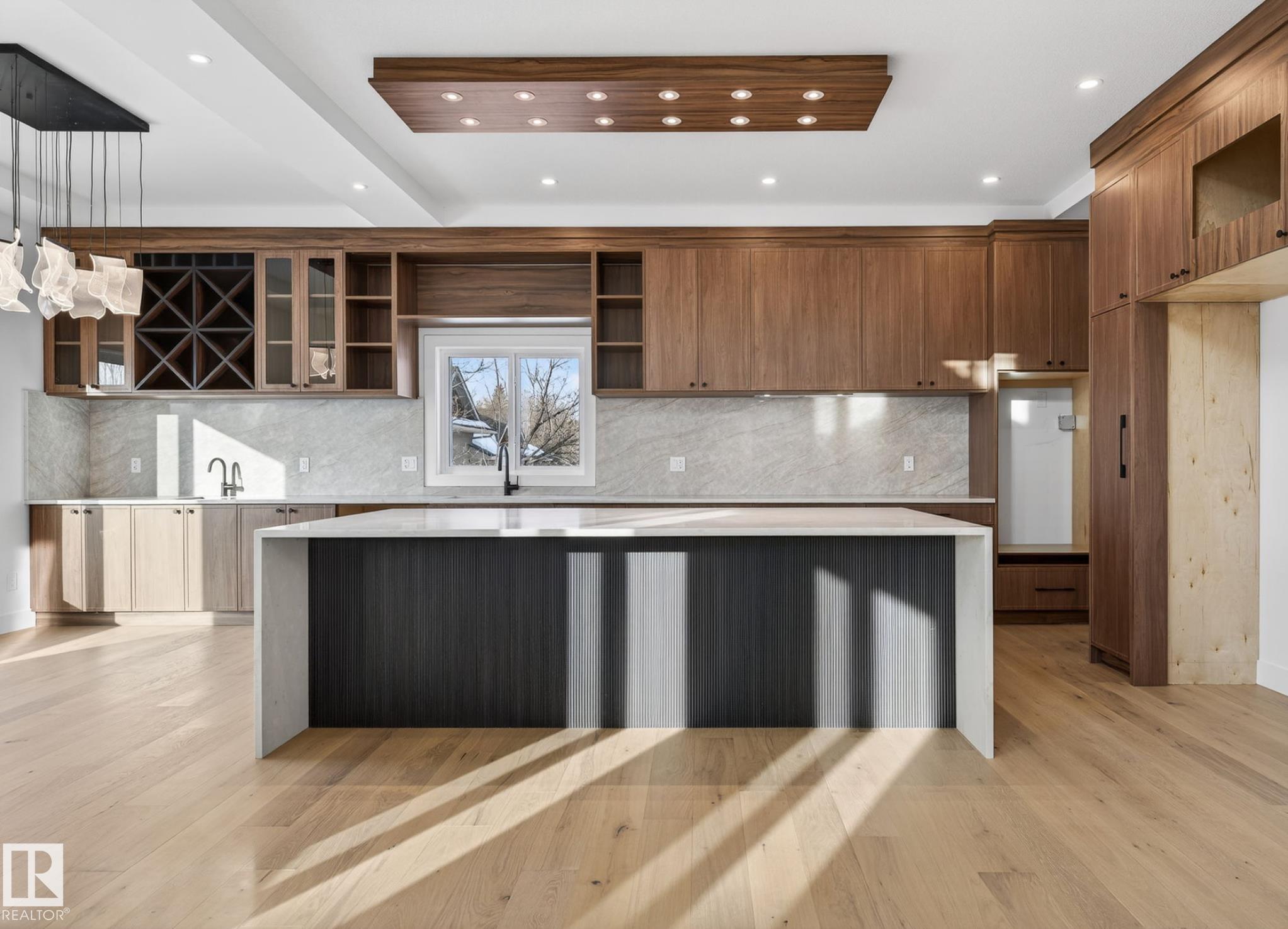 https://zimg.paragon.ice.com/ParagonImages/Property/PM/RAE/225401218/8/0/0/e03c7f51096591b5a34b57eec33377b4/1/22c1ab9094d7adfadf95fd2beb4edb4d/225401218-aa777ab8-a685-486e-b249-7c940c891f9c.JPG