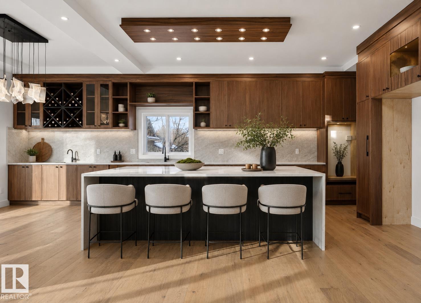https://zimg.paragon.ice.com/ParagonImages/Property/PM/RAE/225401218/9/0/0/af2ca311f78712be5a3639fded989907/1/22c1ab9094d7adfadf95fd2beb4edb4d/225401218-11725028-5418-4228-bf9a-f7d3191afa06.JPG