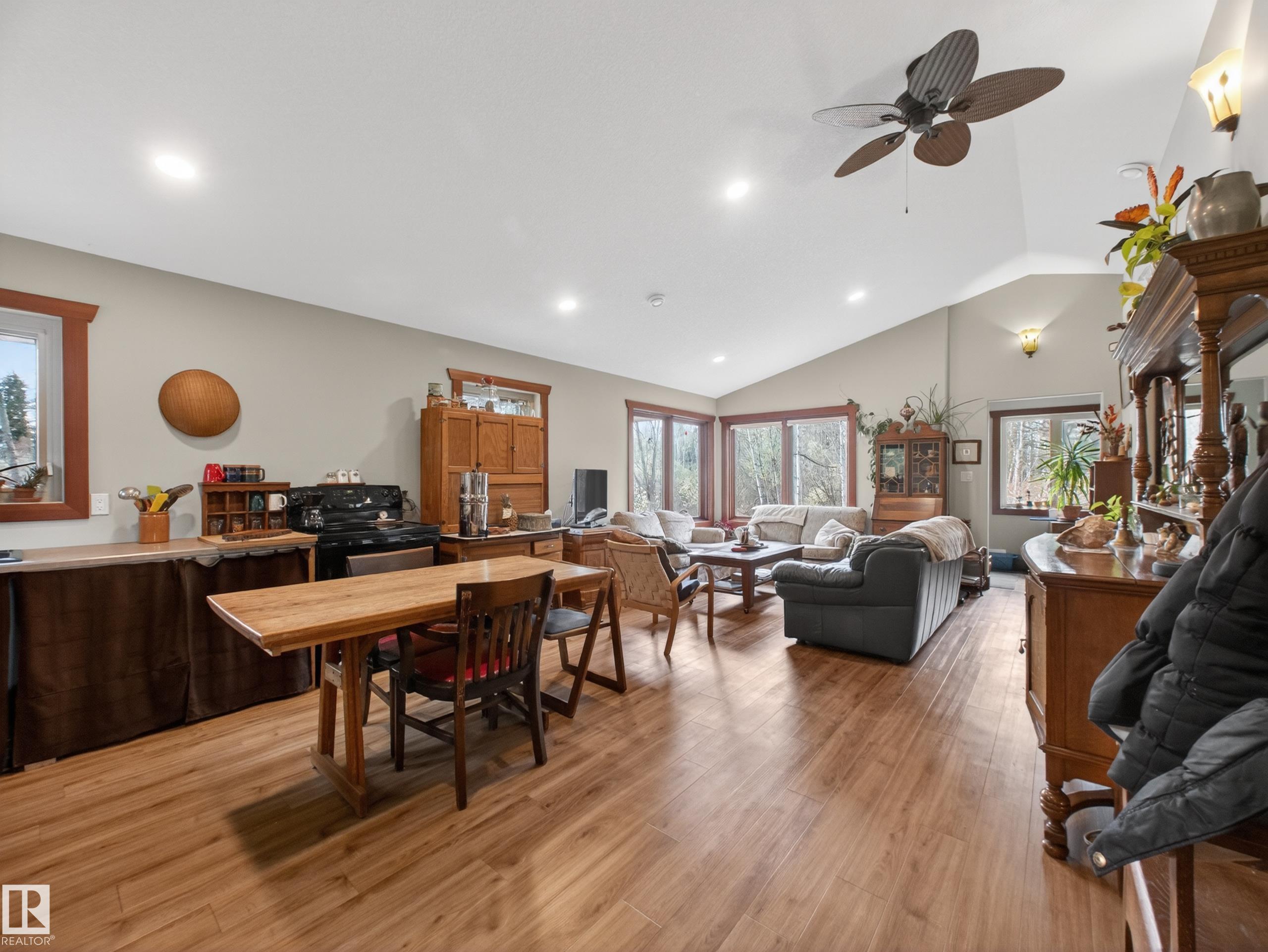 Photo 11 at 51226 Rge Road 270, Hennig Acres, Rural Parkland County
