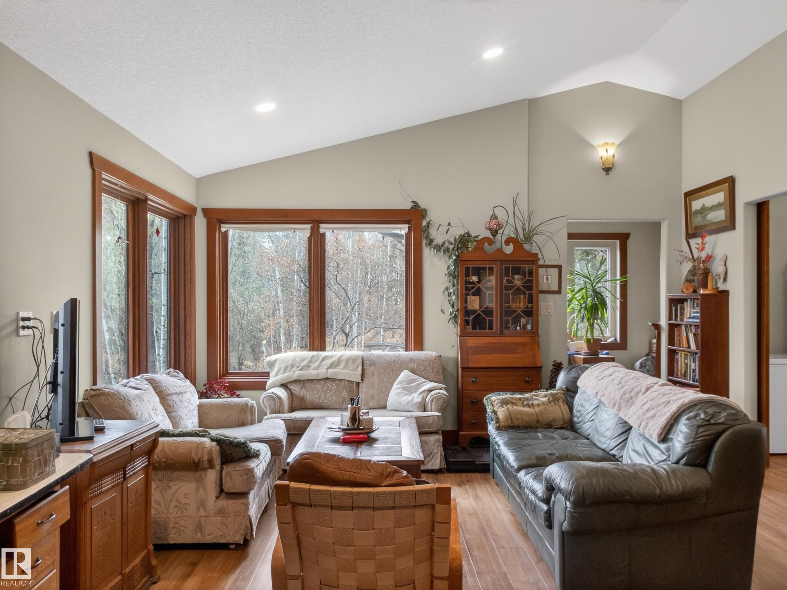 Photo 12 at 51226 Rge Road 270, Hennig Acres, Rural Parkland County