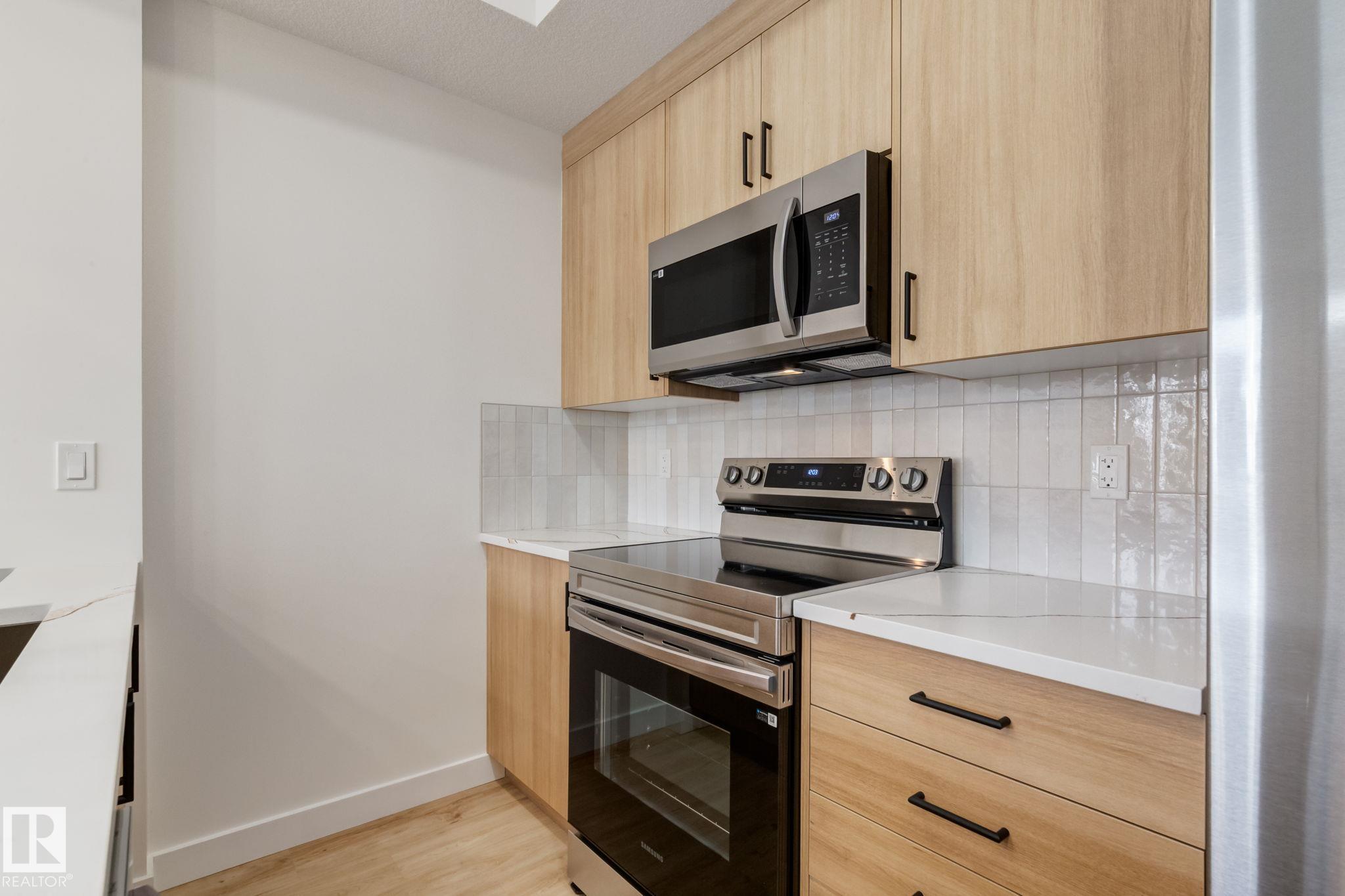 Photo 11 at 16231 19 Avenue SW, Glenridding Ravine, Edmonton