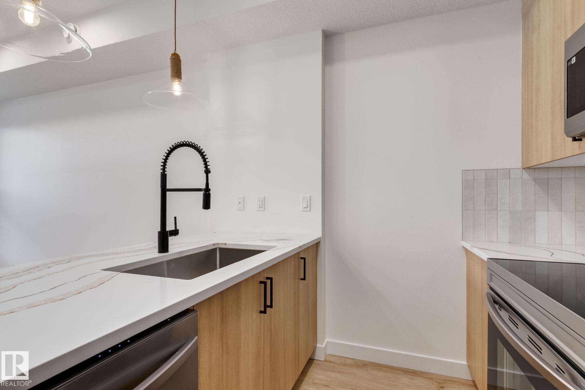 Photo 10 at 16231 19 Avenue SW, Glenridding Ravine, Edmonton