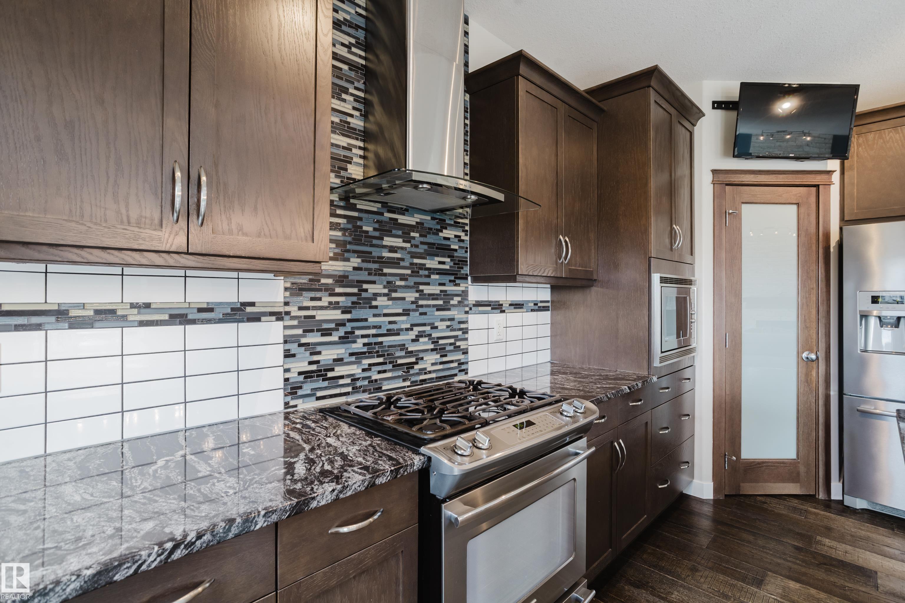 Photo 11 at 15807 11 Avenue SW, Glenridding Heights, Edmonton