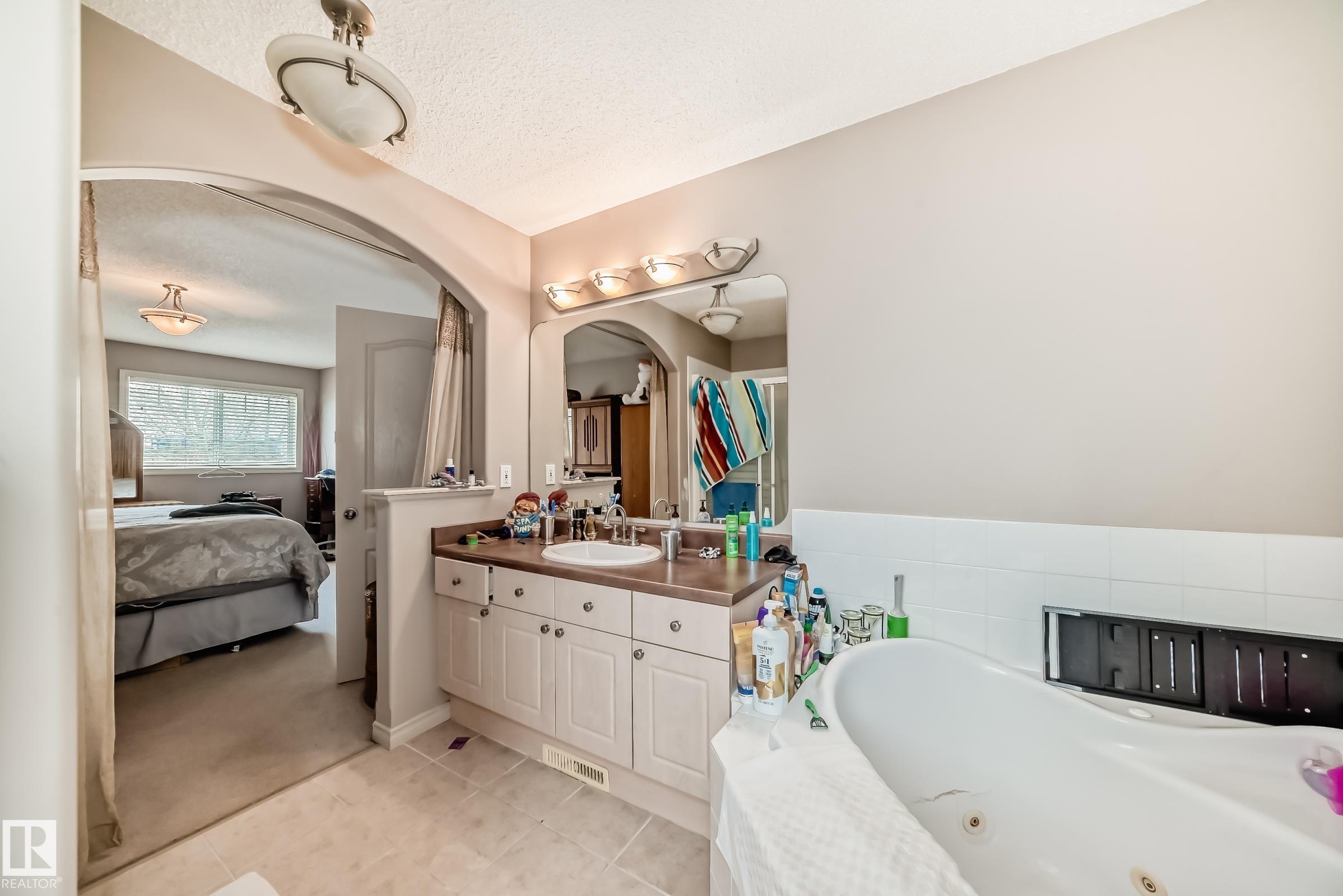 https://zimg.paragon.ice.com/ParagonImages/Property/PM/RAE/225401243/23/0/0/f8a31a0a0b91ac36187cb853dbf3041c/1/2b28b3a3f24293e38d077bd700557782/225401243-827dd8f1-6957-4979-b547-6da6031f5c07.JPG
