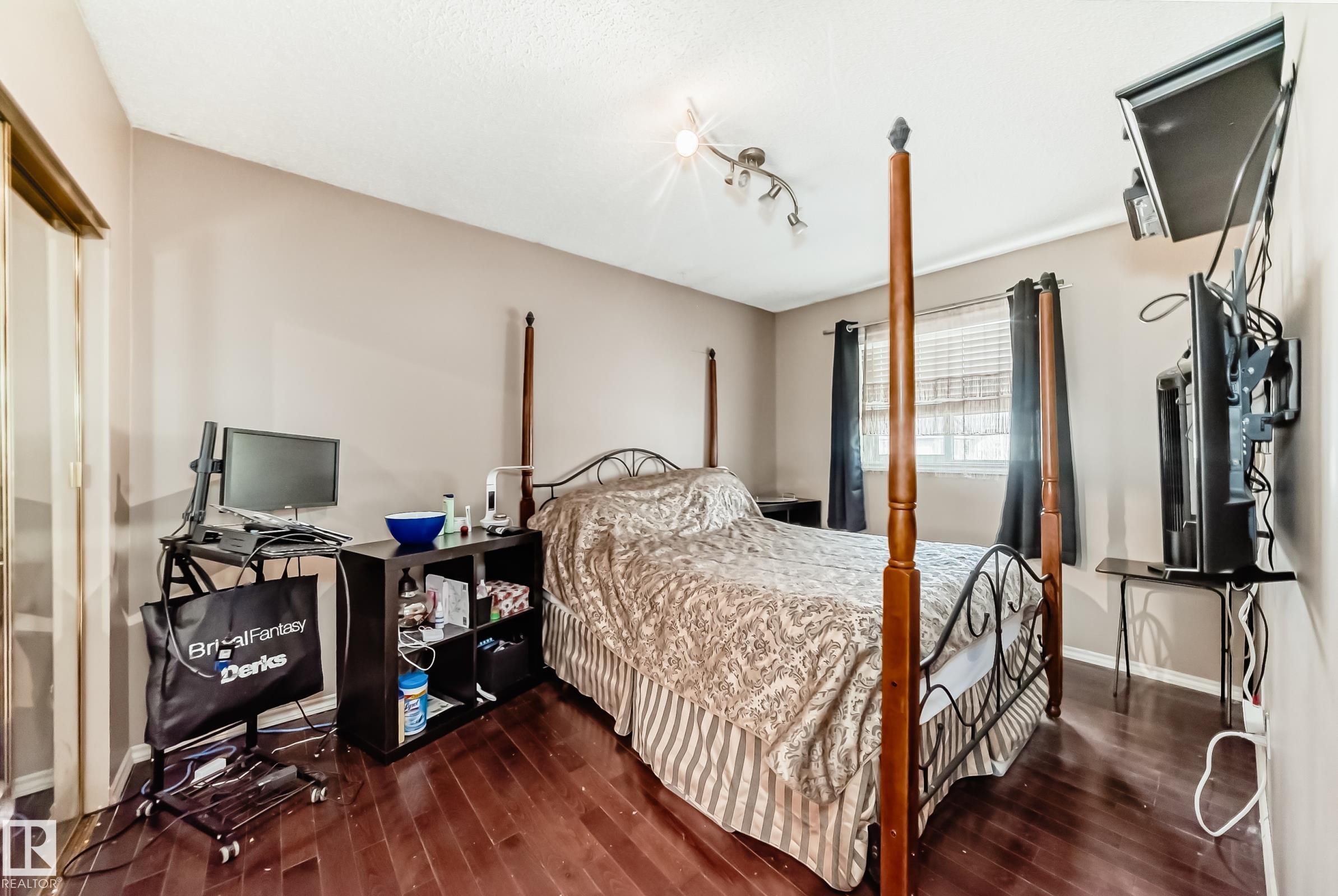 https://zimg.paragon.ice.com/ParagonImages/Property/PM/RAE/225401243/26/0/0/e043043e25bfdbf788aa75de6482b56d/1/2b28b3a3f24293e38d077bd700557782/225401243-4116b5c3-575f-4922-8114-c902154e463d.JPG