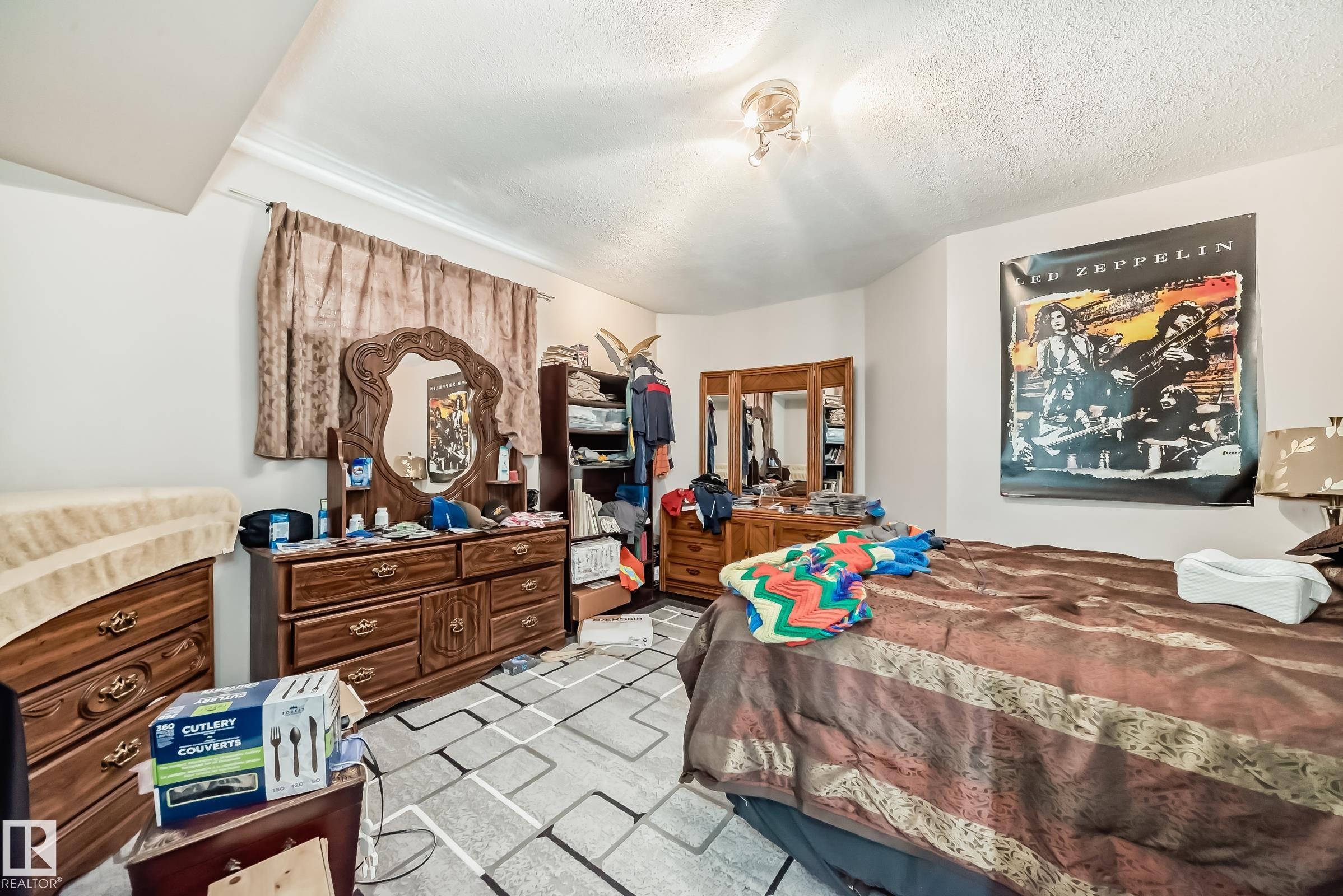 https://zimg.paragon.ice.com/ParagonImages/Property/PM/RAE/225401243/41/0/0/0b0310c3aa1dc8c03d53095533e4e4fd/1/2b28b3a3f24293e38d077bd700557782/225401243-5d070b00-86d4-4668-91d0-aae88c707580.JPG