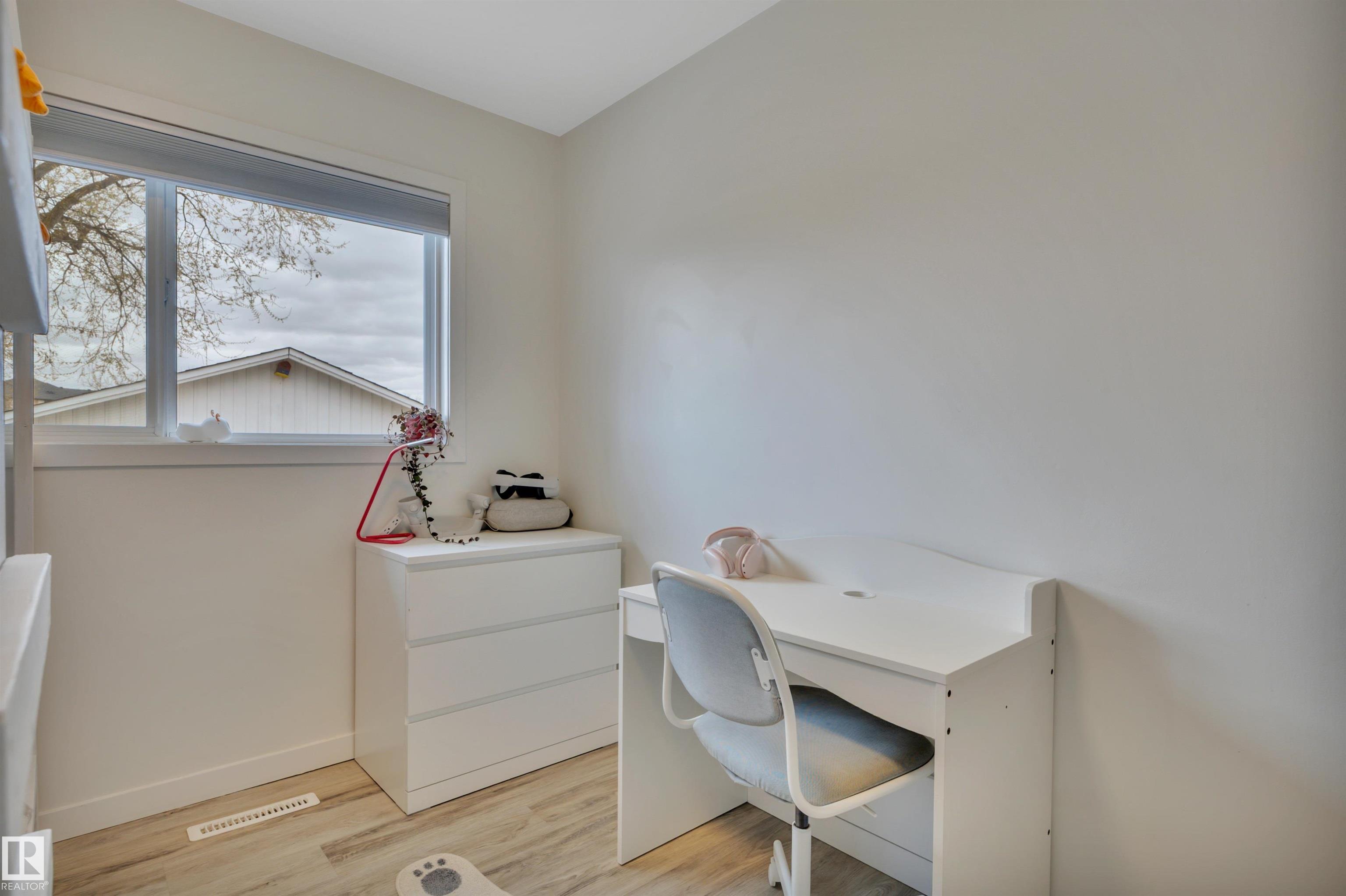 https://zimg.paragon.ice.com/ParagonImages/Property/PM/RAE/225401255/20/0/0/58f4d4935402a06e75b27fd4a5952067/1/35ad29b0dcf7dd13a6a9654be3d67fd9/225401255-c5924ea8-2f34-46a3-991c-56efe0adc54a.JPG