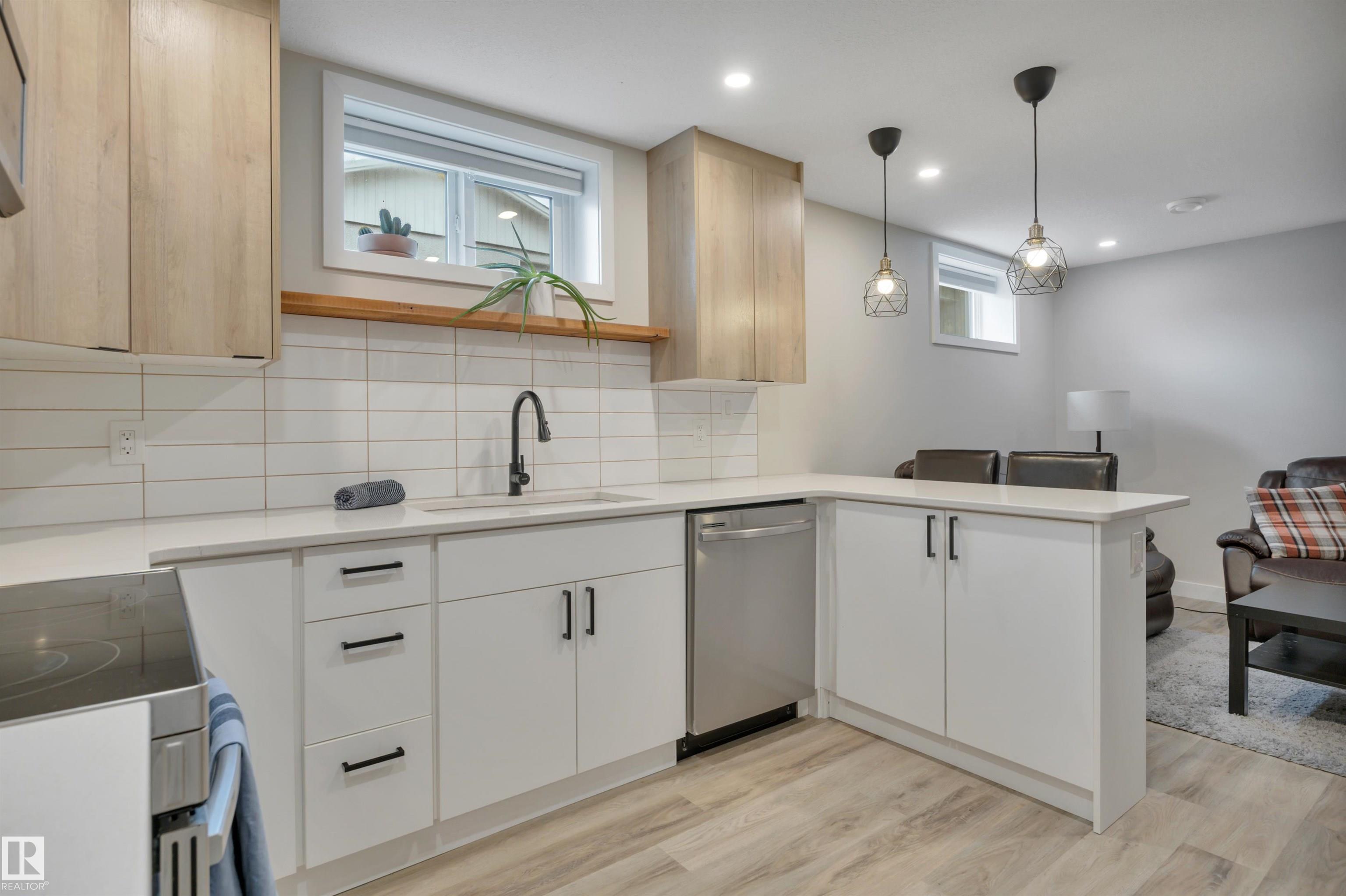 https://zimg.paragon.ice.com/ParagonImages/Property/PM/RAE/225401255/26/0/0/b3cdd92e5e6c3d015961d8a25395d25f/1/35ad29b0dcf7dd13a6a9654be3d67fd9/225401255-d9f101b2-2153-4fa5-99ba-c2611c4807d1.JPG
