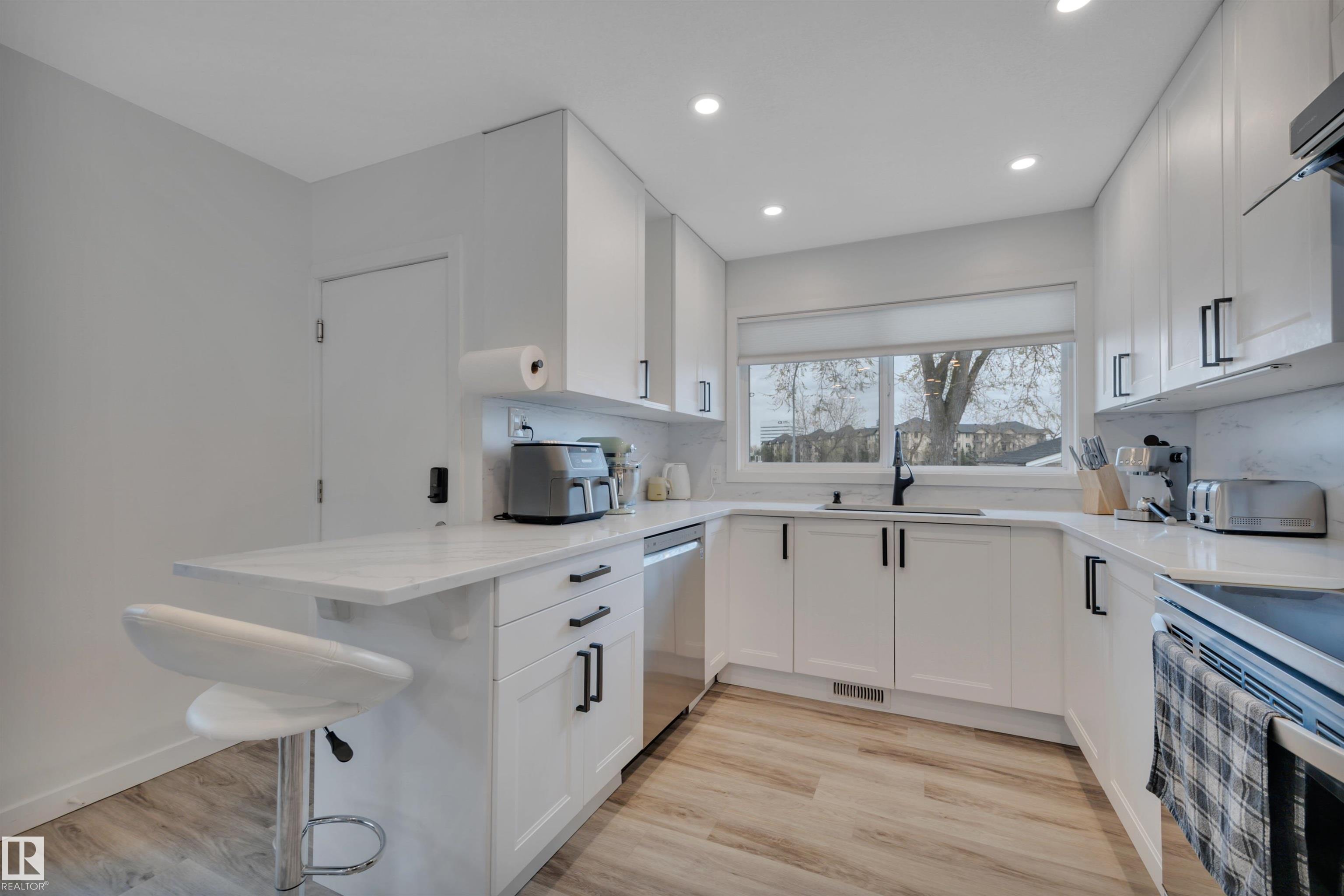 Picture for 6011 107 ST NW