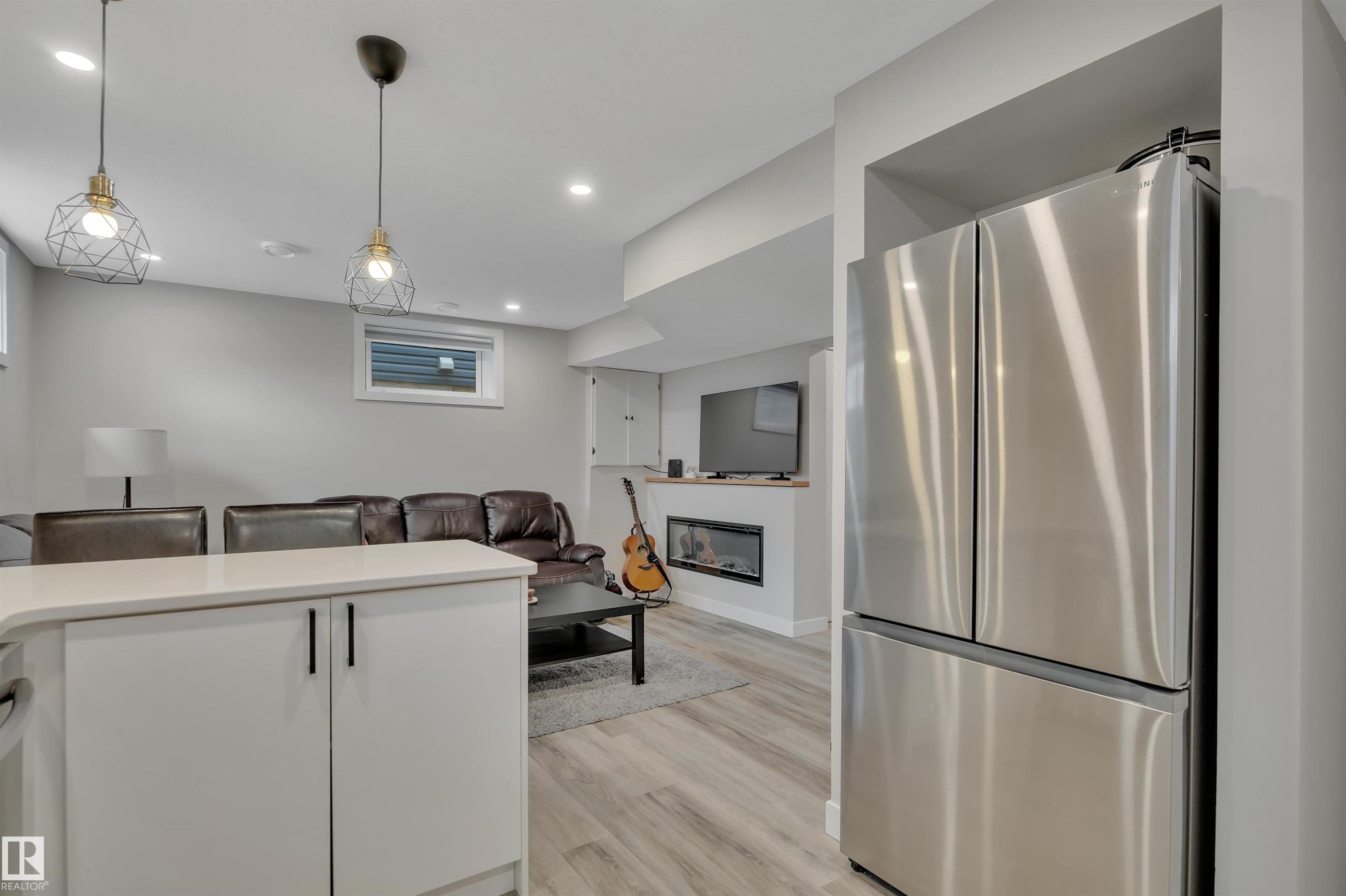 https://zimg.paragon.ice.com/ParagonImages/Property/PM/RAE/225401255/30/0/0/f06cb9e3bcfb01f8c51f89b07fe47633/1/35ad29b0dcf7dd13a6a9654be3d67fd9/225401255-a96bbdd0-c069-42b8-ac9b-a8319f3ccbfe.JPG