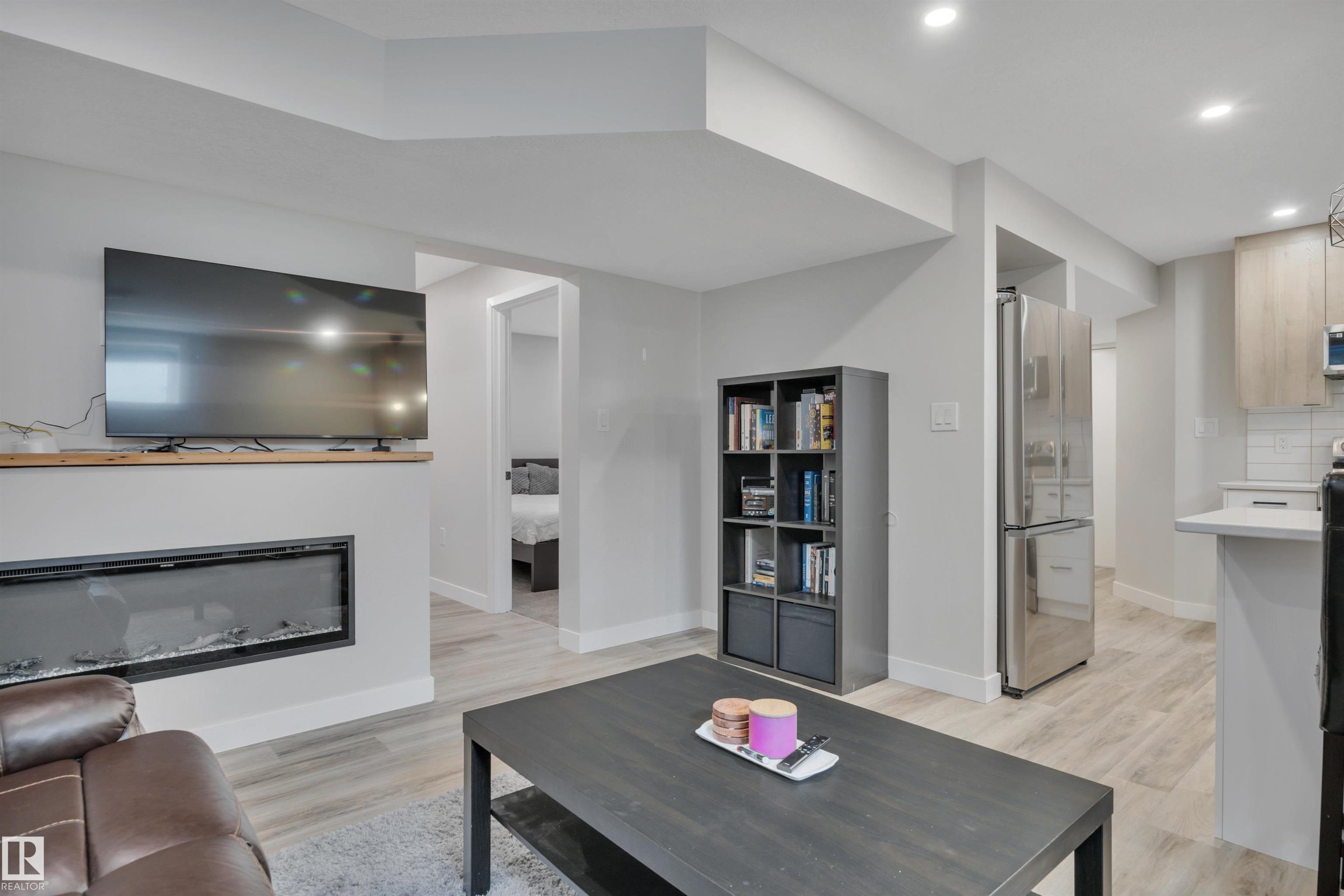 https://zimg.paragon.ice.com/ParagonImages/Property/PM/RAE/225401255/32/0/0/324e76021e353f6f3dbfcd923dc8cd97/1/35ad29b0dcf7dd13a6a9654be3d67fd9/225401255-a30132ff-b149-4779-833d-f3d75b9c189d.JPG