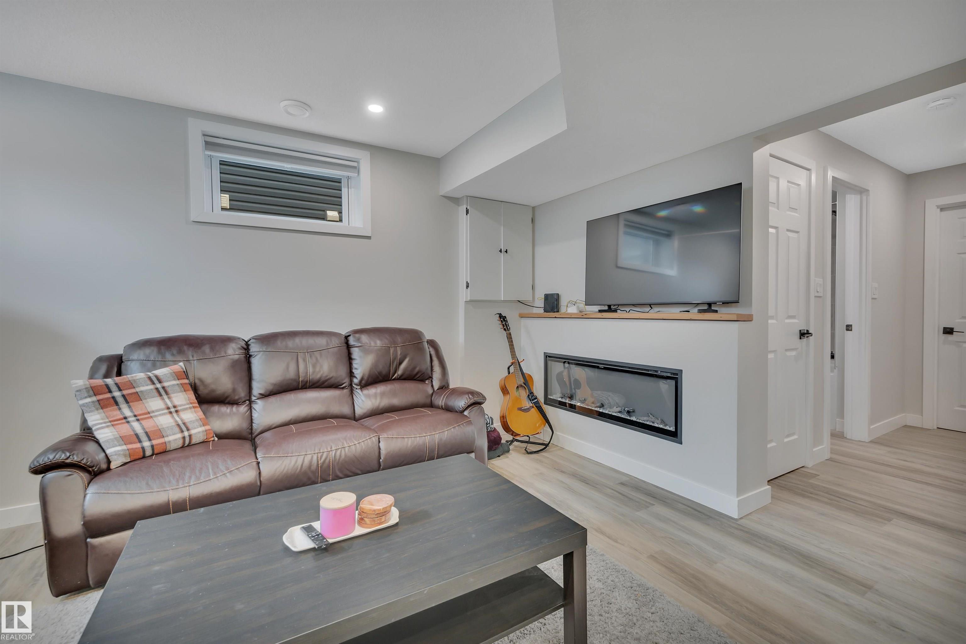 https://zimg.paragon.ice.com/ParagonImages/Property/PM/RAE/225401255/33/0/0/242c02299f96263d8ec9e0f278eaa1c1/1/35ad29b0dcf7dd13a6a9654be3d67fd9/225401255-1001a45e-9cc2-4157-a790-d28d34266f5b.JPG