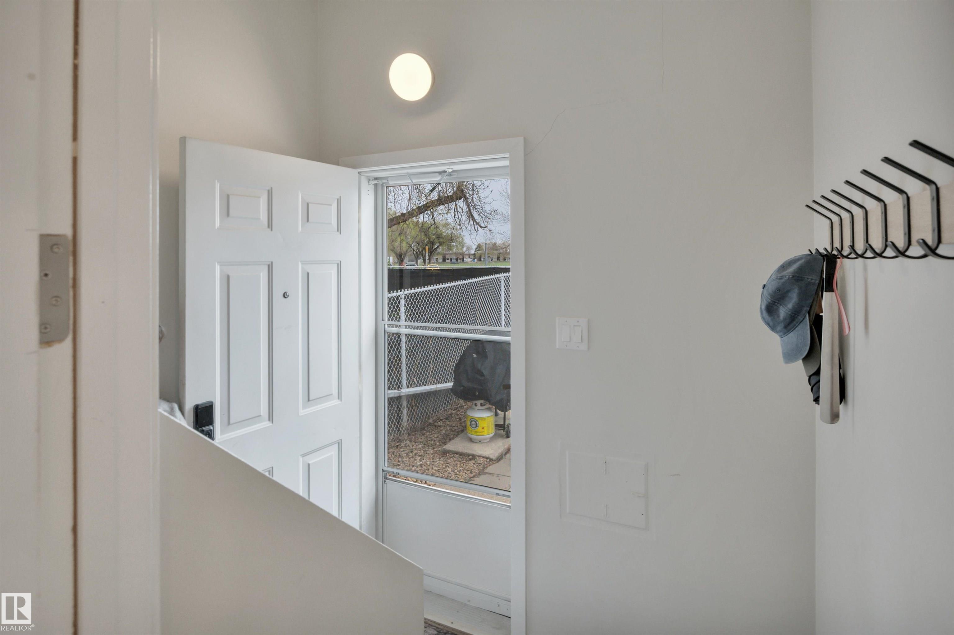 https://zimg.paragon.ice.com/ParagonImages/Property/PM/RAE/225401255/44/0/0/7e0d528e00b04d2e4364479e59a7a46e/1/35ad29b0dcf7dd13a6a9654be3d67fd9/225401255-75ba7130-5c86-4d42-a6c2-6c3aa836a1c6.JPG