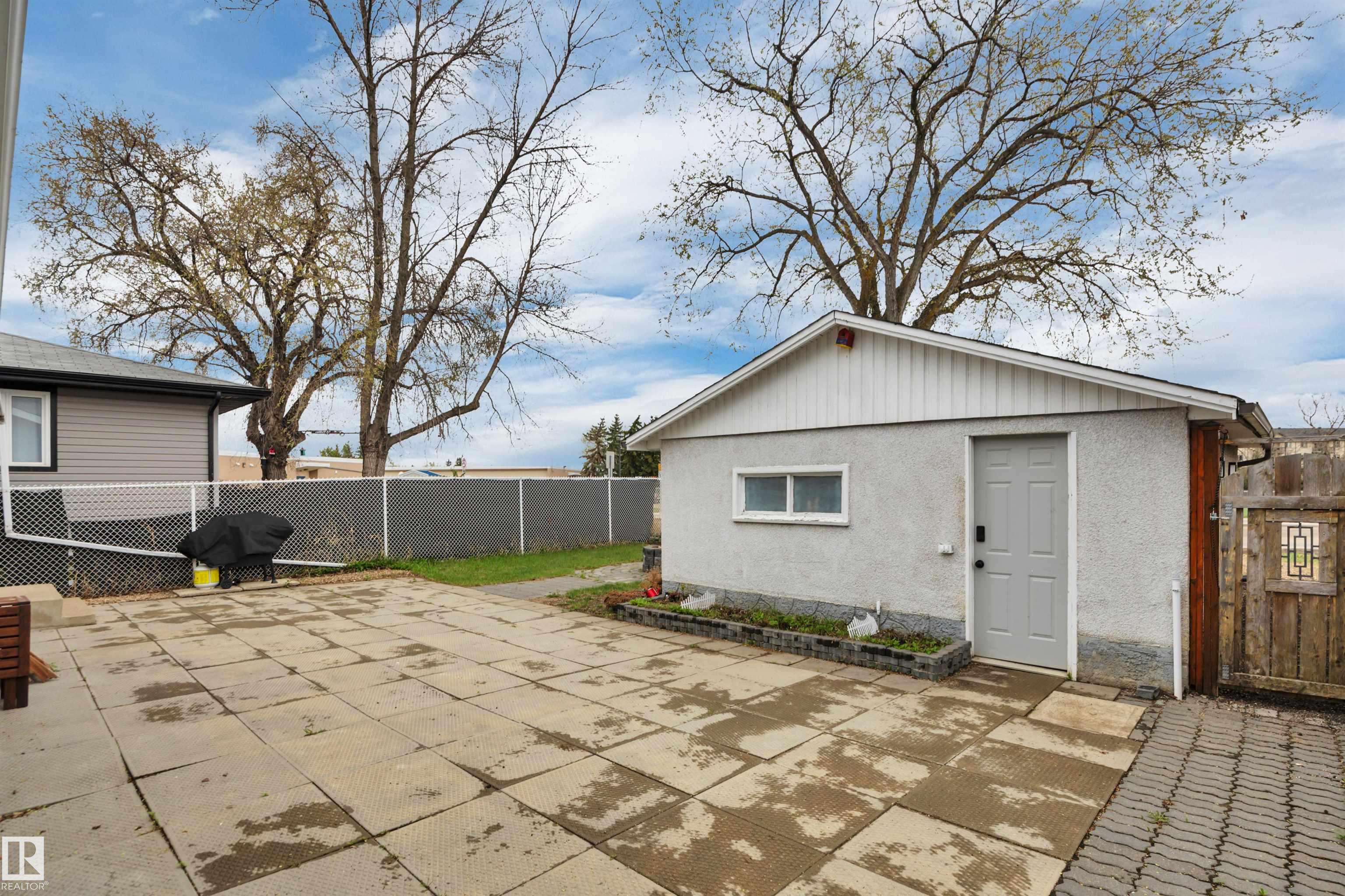 https://zimg.paragon.ice.com/ParagonImages/Property/PM/RAE/225401255/51/0/0/18e70a9d9a1e5c1a01736a891ec975e3/1/35ad29b0dcf7dd13a6a9654be3d67fd9/225401255-6153f25f-3fc2-454f-b8ff-887368bc5677.JPG