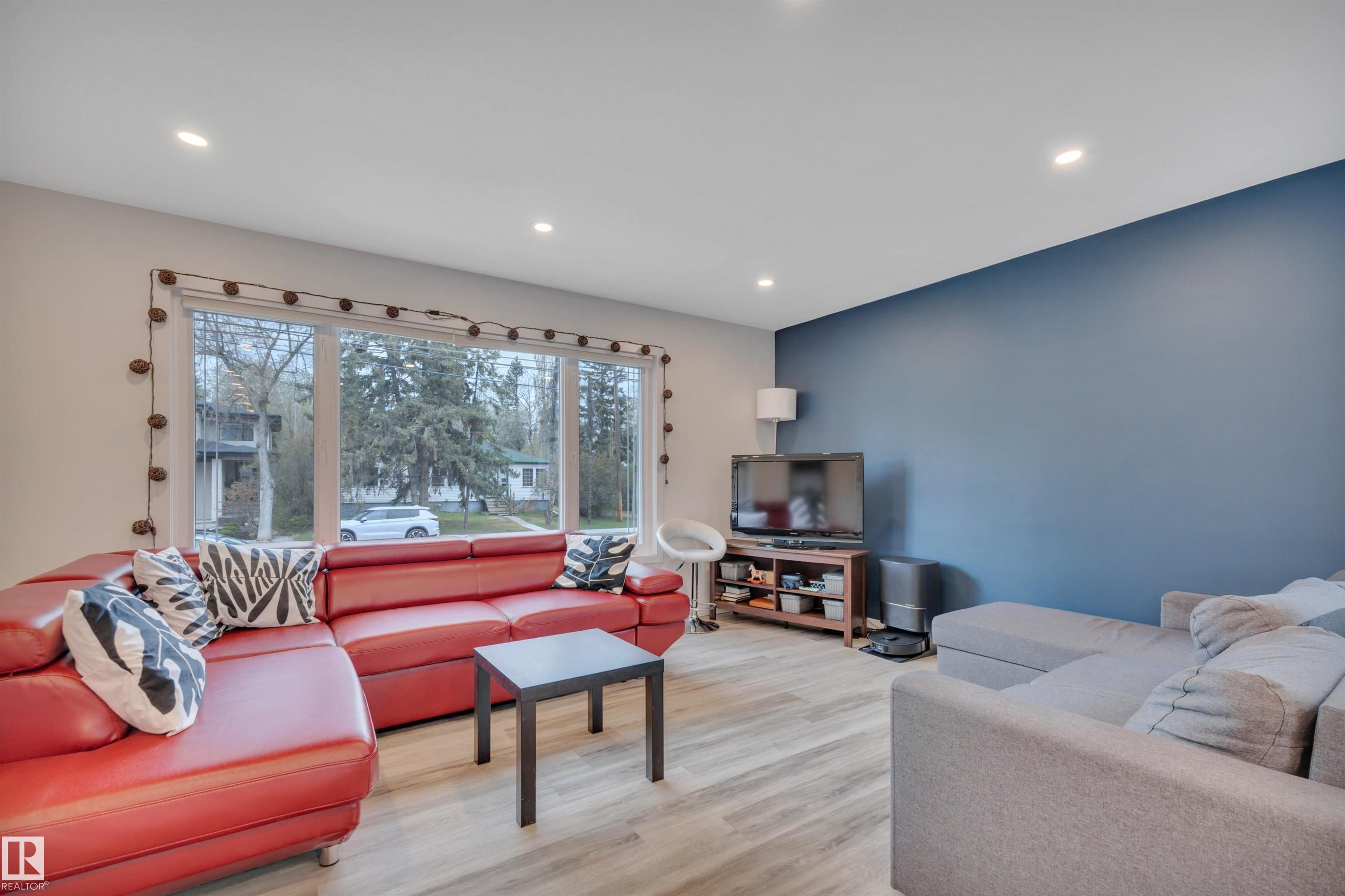 https://zimg.paragon.ice.com/ParagonImages/Property/PM/RAE/225401255/8/0/0/172069fd818b1e9659ad764c6d571a7f/1/35ad29b0dcf7dd13a6a9654be3d67fd9/225401255-4b82b92c-76b4-4fed-a2eb-4919e7f23d89.JPG