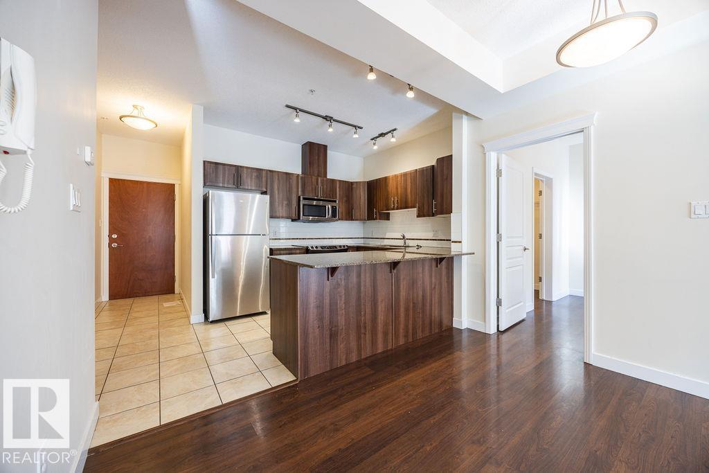 Photo 10 at 214 - 10333 112 Street NW, Wîhkwêntôwin, Edmonton