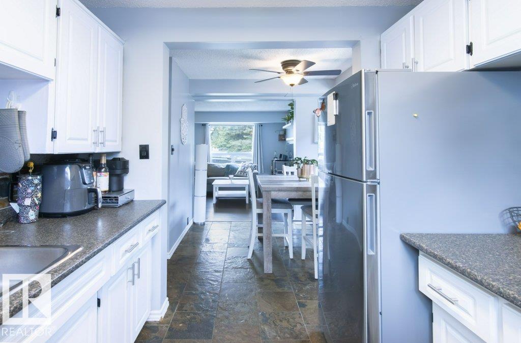 https://zimg.paragon.ice.com/ParagonImages/Property/PM/RAE/225401274/9/0/0/030b3cc0f0e18c2b7655327f5c7bc0f2/1/550165ad5c026640be2f7792192be54e/225401274-c36c803b-79cf-4c13-8a09-2220a10ba903.JPG