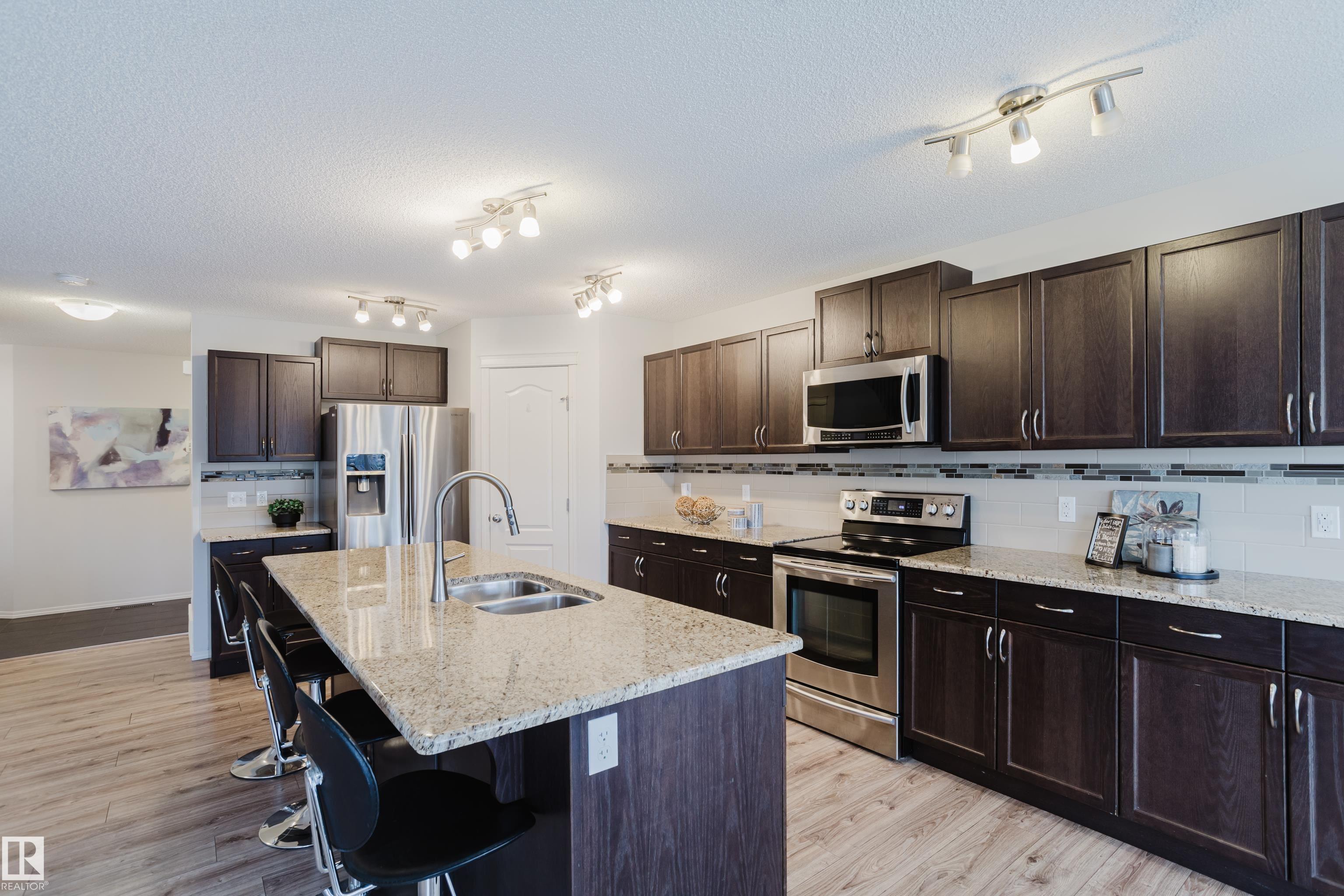 https://zimg.paragon.ice.com/ParagonImages/Property/PM/RAE/225401281/13/0/0/d9404bd3e2af2395caca2329f244043b/1/9529adc73eacf98ed72578aee0809746/225401281-43b9e68d-36f1-47d7-8c94-f480528241a1.JPG
