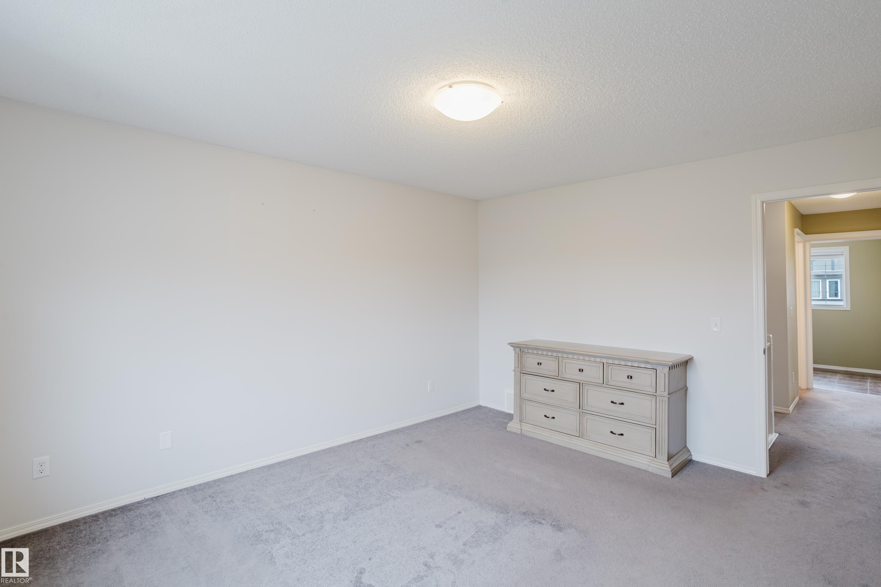 https://zimg.paragon.ice.com/ParagonImages/Property/PM/RAE/225401281/30/0/0/25b037a2b4d4ec7ec6f2b392f6538bb3/1/9529adc73eacf98ed72578aee0809746/225401281-dbfd87a0-0a22-45fe-8107-0509ed8c1efd.JPG