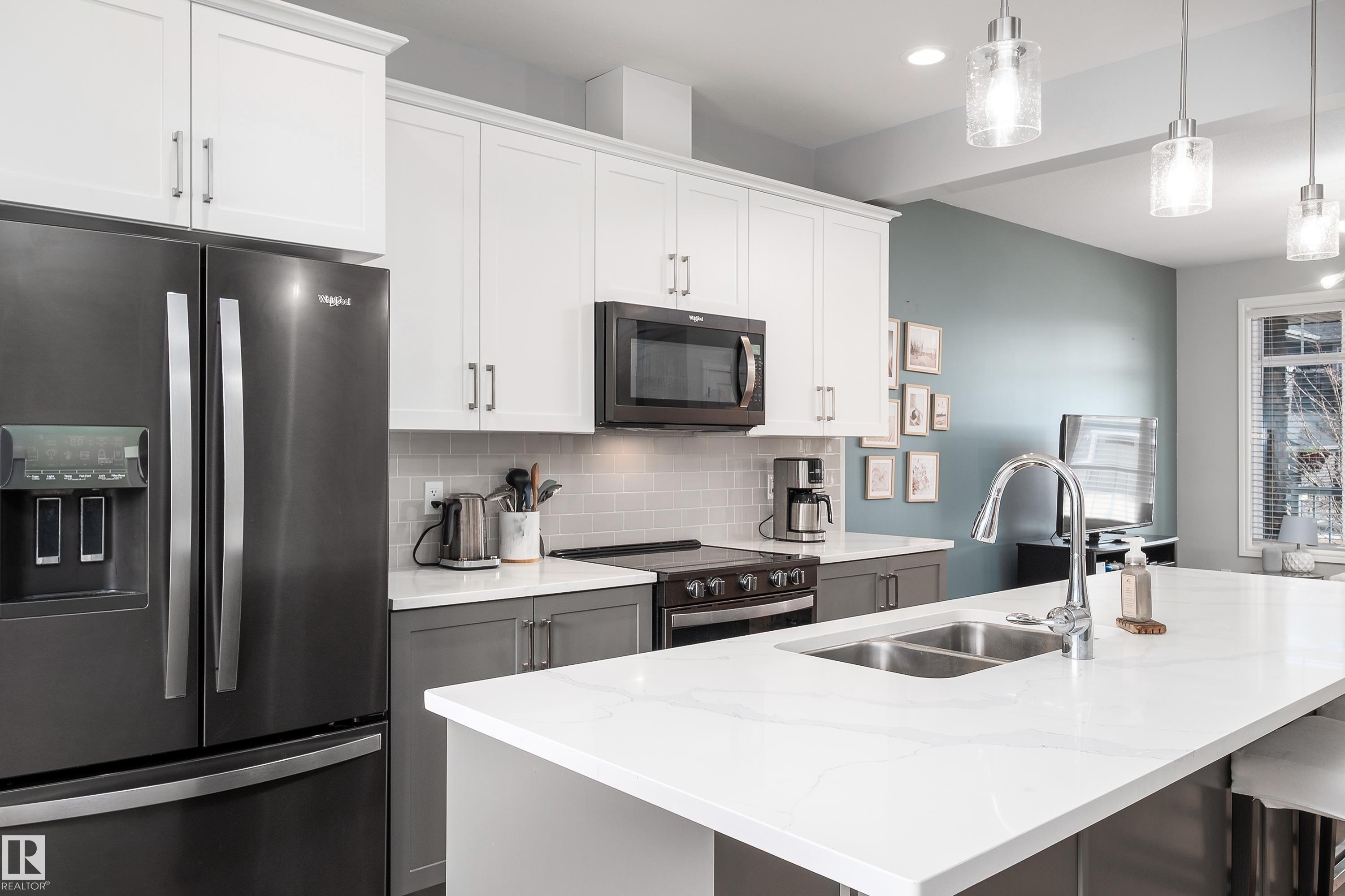 https://zimg.paragon.ice.com/ParagonImages/Property/PM/RAE/225401282/13/0/0/c3fb8bf5244d8dcbff56b2432bec8ba2/1/a6ad61b51a0065d0bf6498f046080c13/225401282-93d0fa79-00af-4cde-aba9-073d3582eabe.JPG