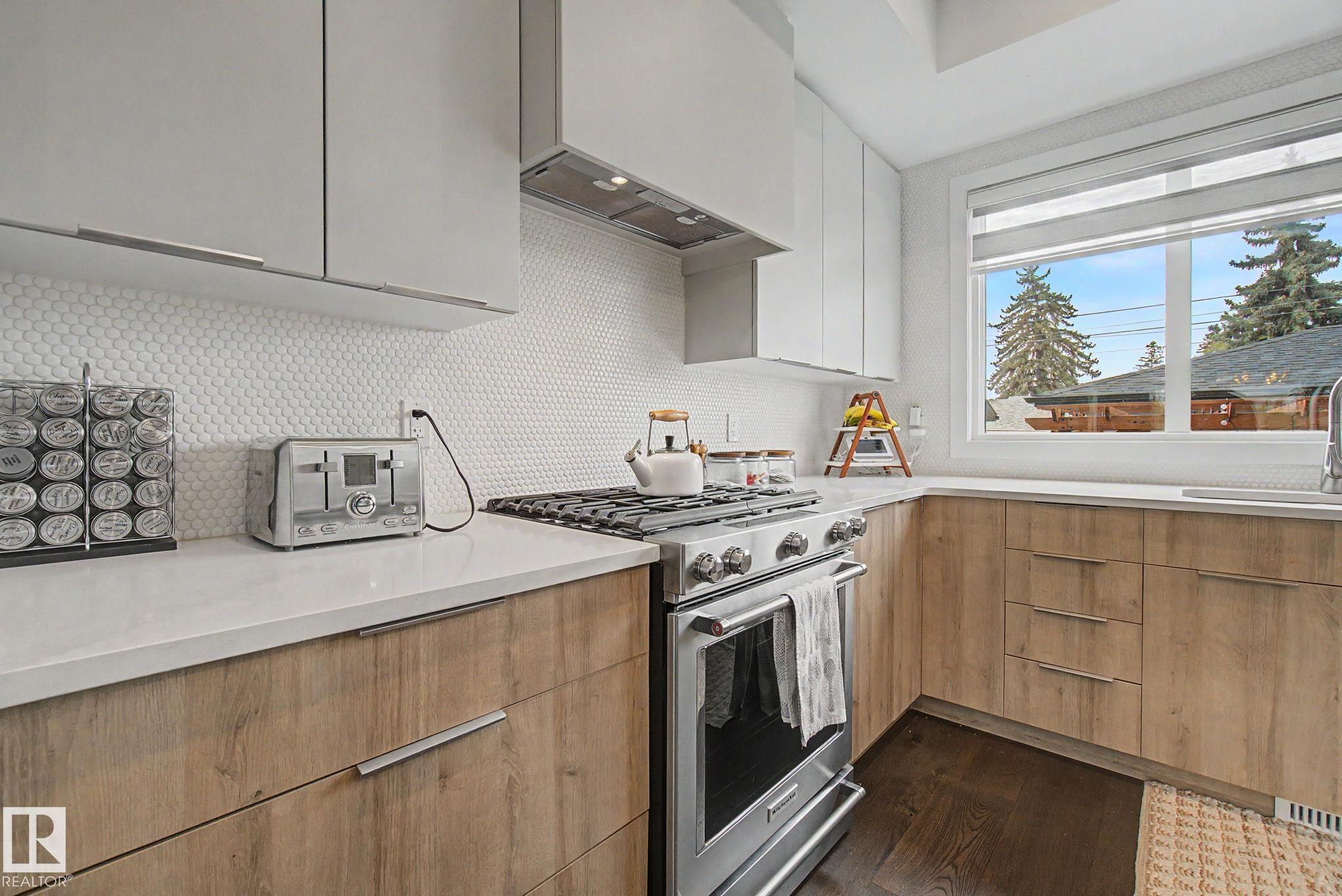 https://zimg.paragon.ice.com/ParagonImages/Property/PM/RAE/225401292/15/0/0/6da013def7738b14f9b5a8b5b6136254/1/de22b7bf1293ee3f80faca197bbb23ba/225401292-88645c5e-e2b1-48ff-acdb-ca824a3eab0f.JPG