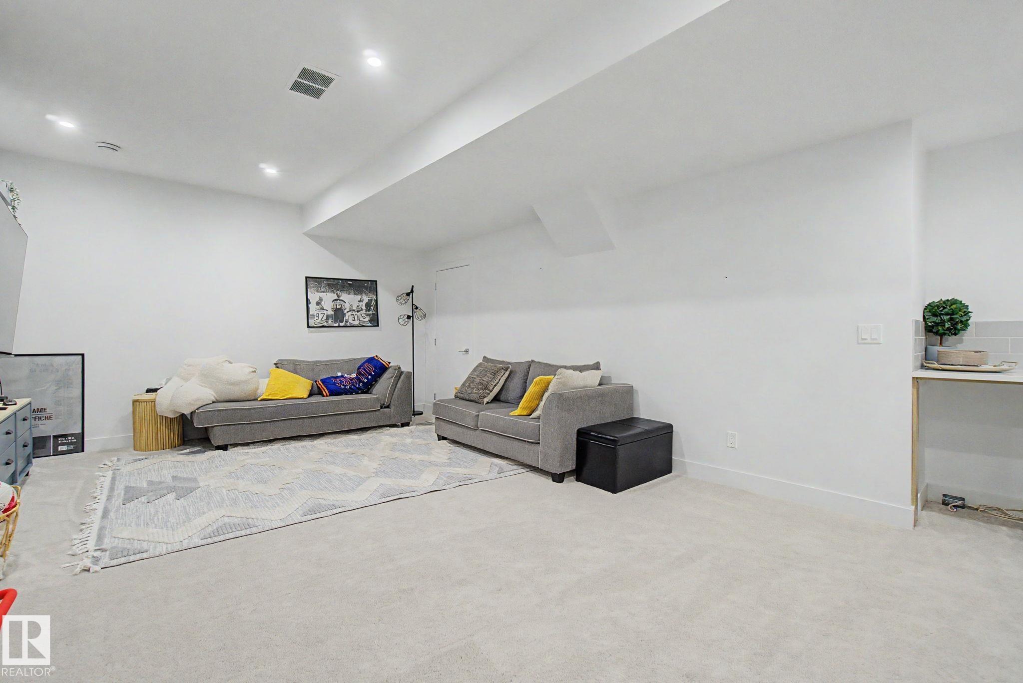 https://zimg.paragon.ice.com/ParagonImages/Property/PM/RAE/225401292/38/0/0/2b8b6133eea71dd7c36a9b9116f0e68c/1/de22b7bf1293ee3f80faca197bbb23ba/225401292-0f363240-b50c-4648-98e9-d630ae828da1.JPG