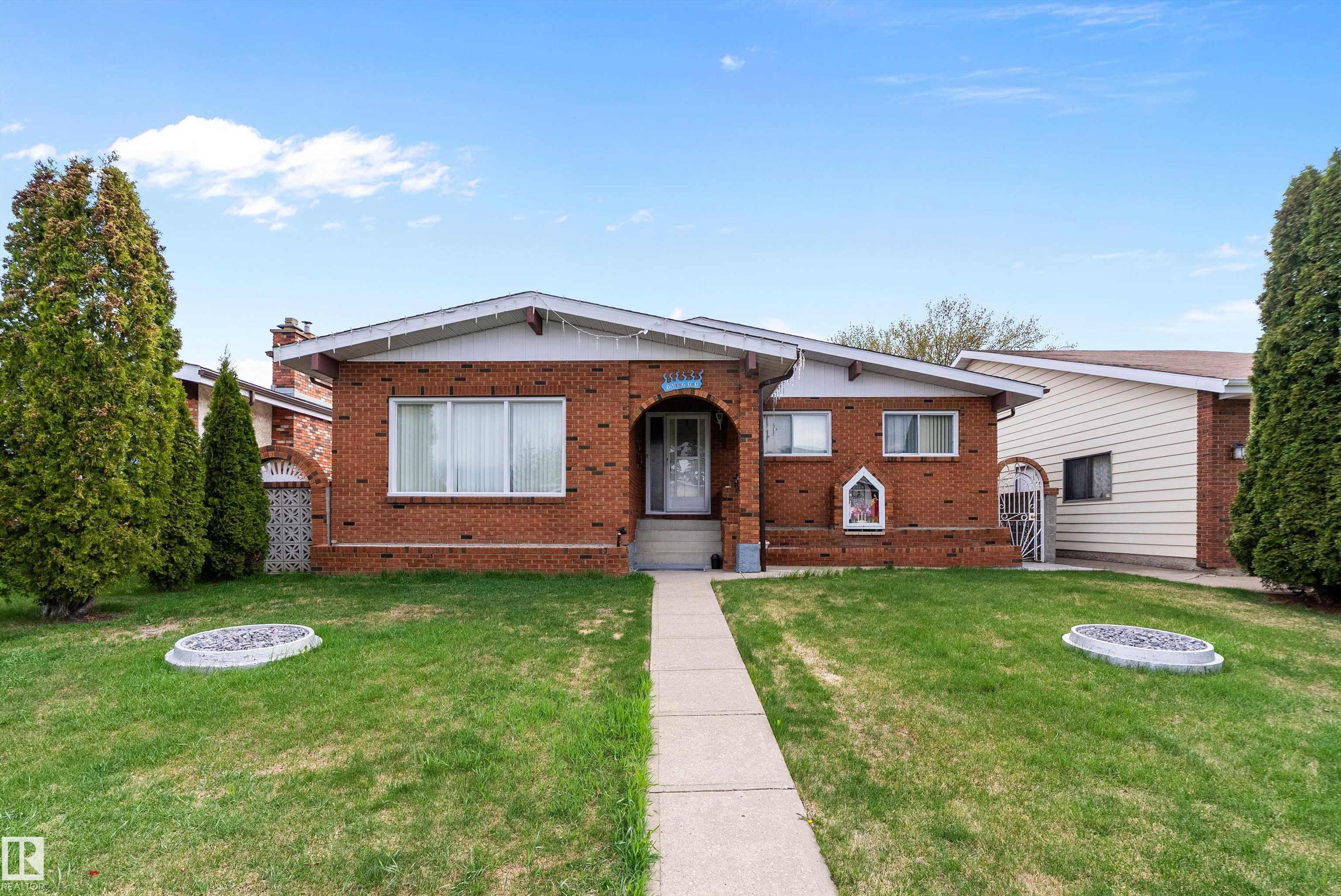 15907 101 Street NW, Beaumaris, Edmonton