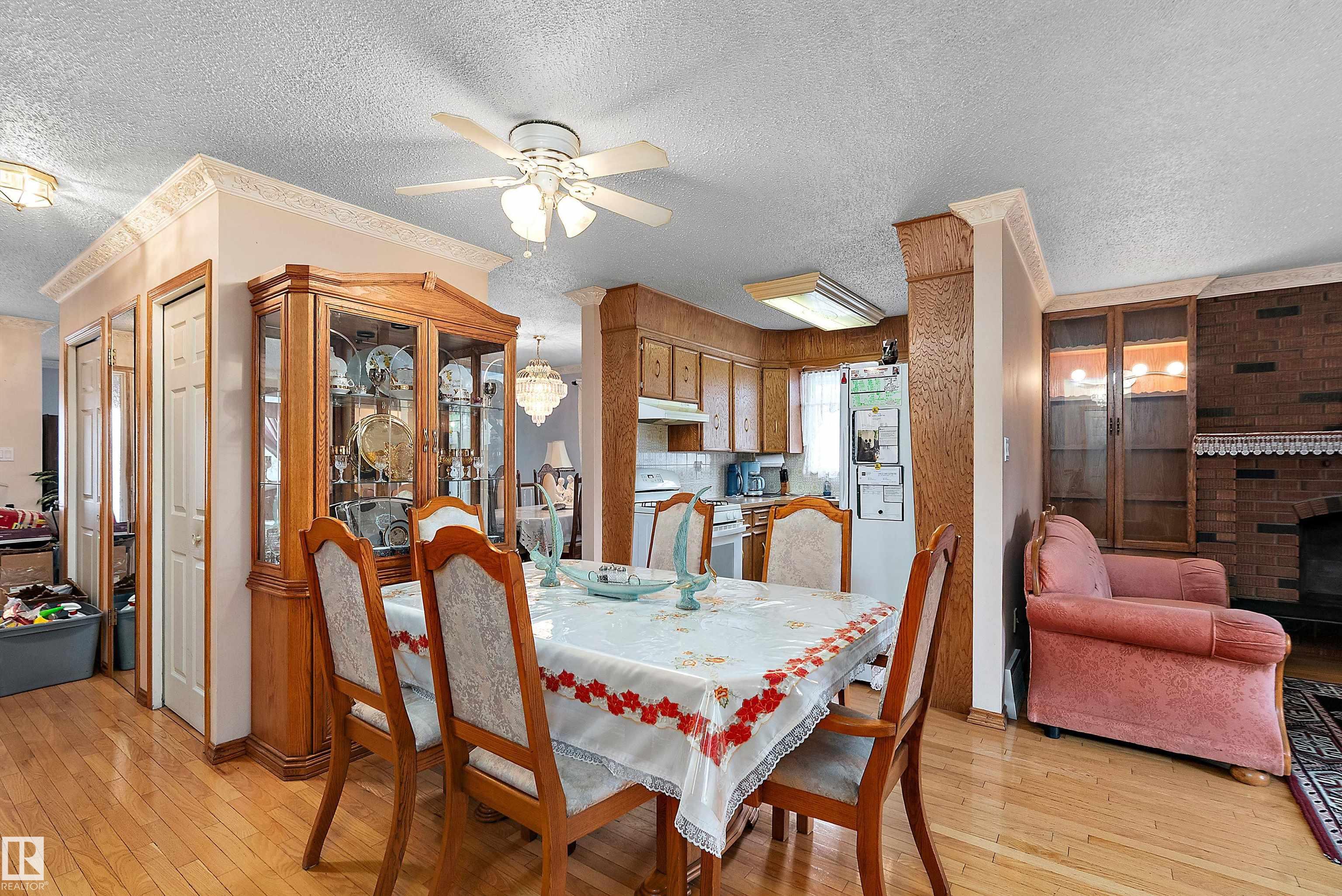 Photo 14 at 15907 101 Street NW, Beaumaris, Edmonton