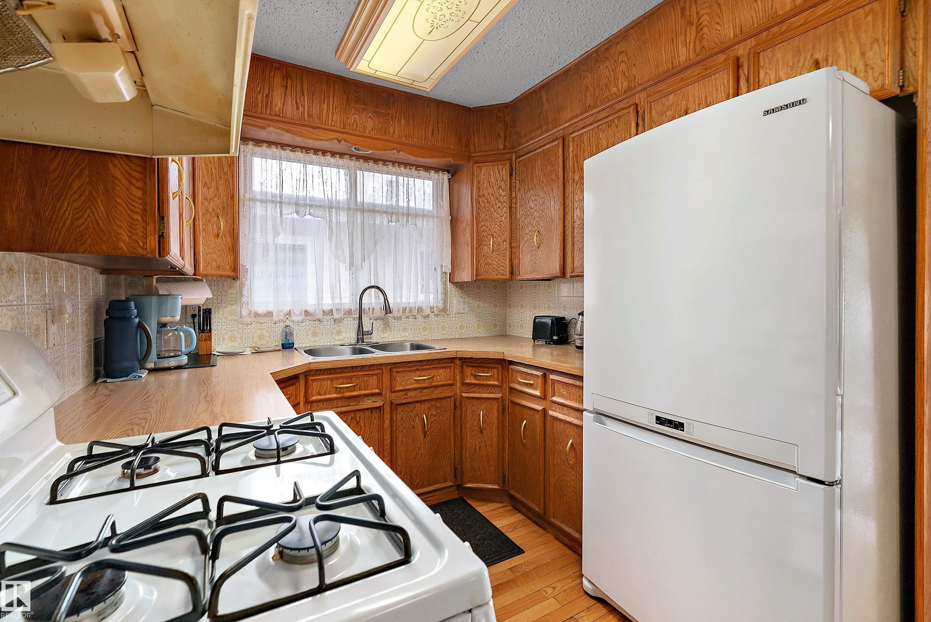 Photo 18 at 15907 101 Street NW, Beaumaris, Edmonton