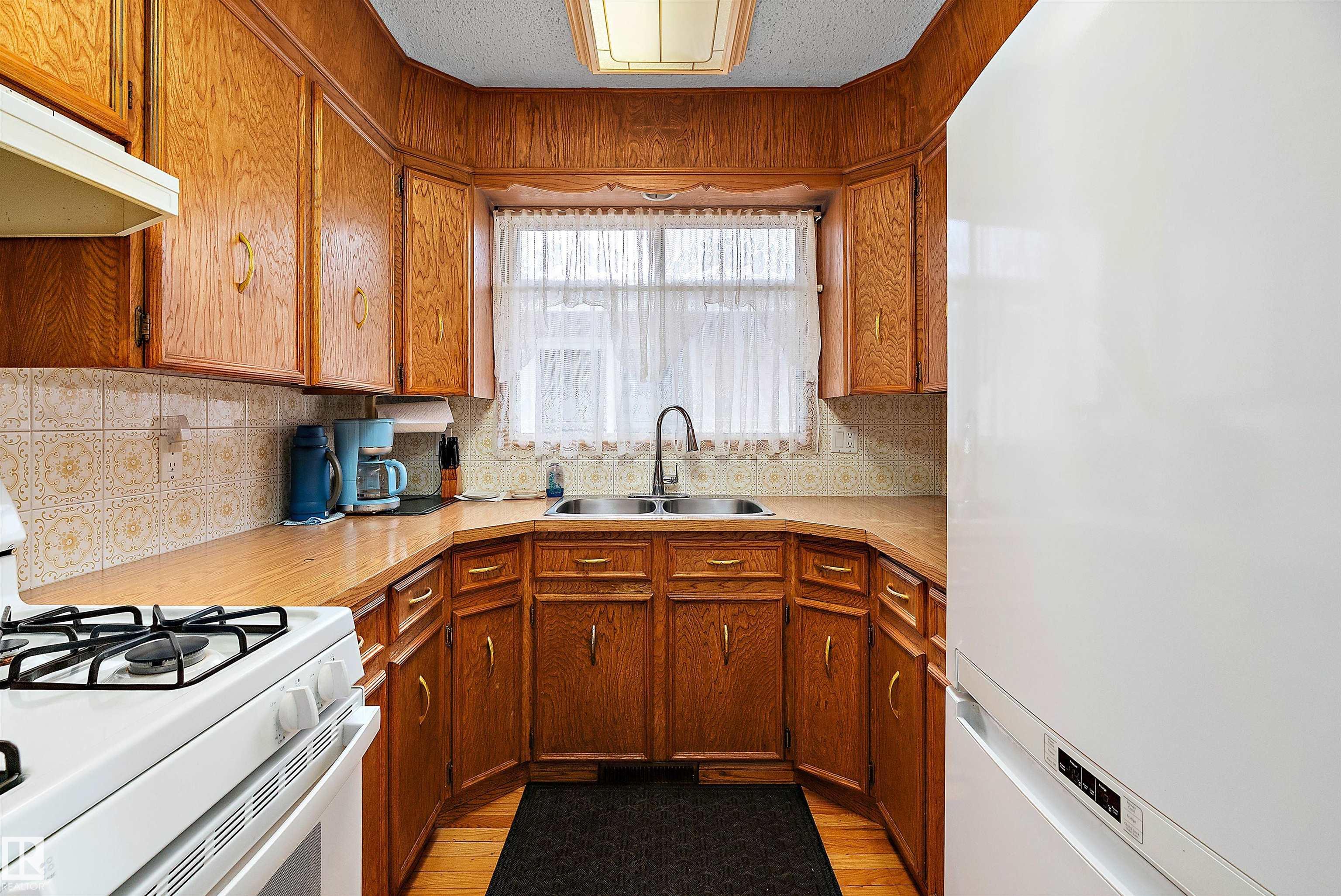 Photo 19 at 15907 101 Street NW, Beaumaris, Edmonton