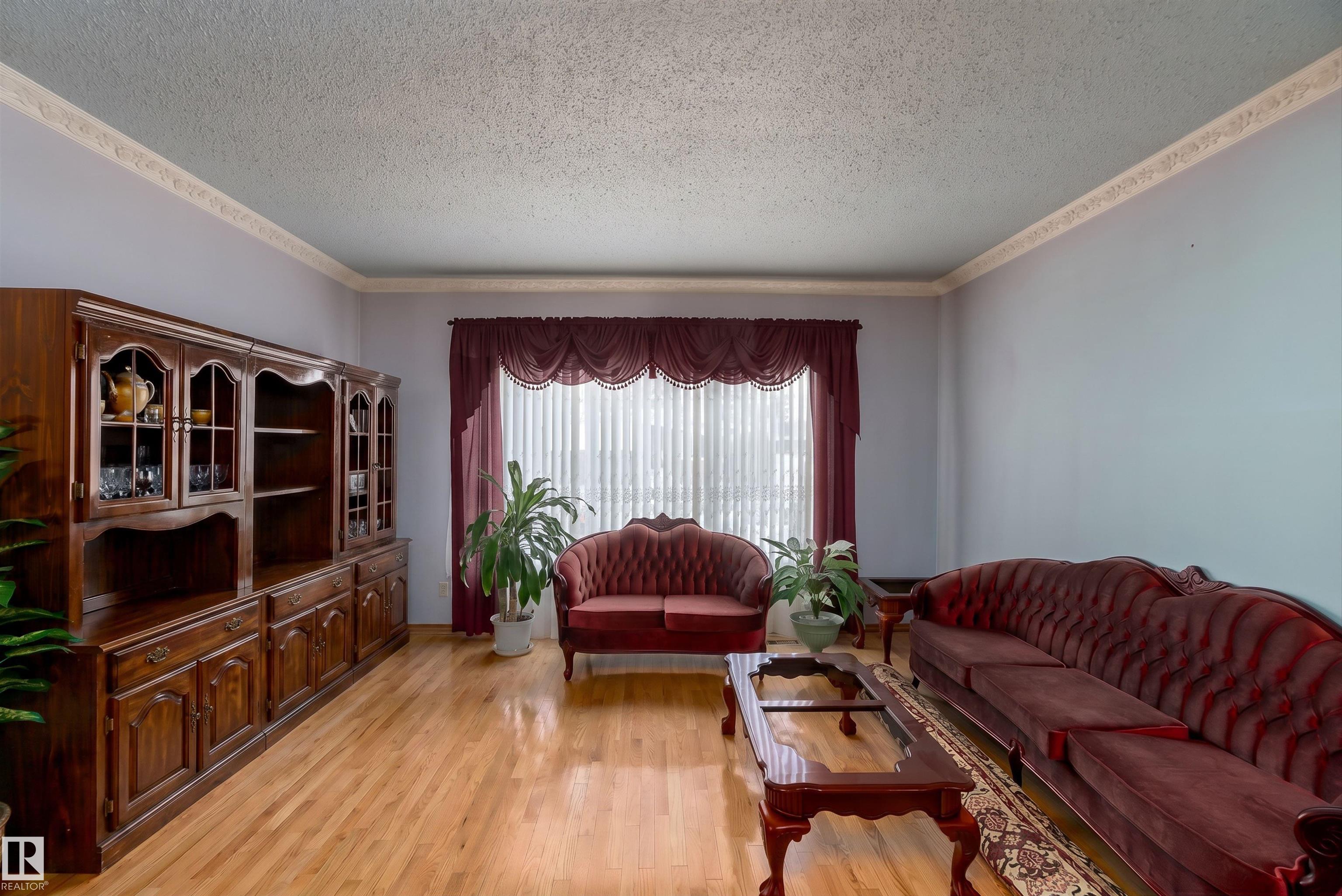 15907 101 Street NW, Beaumaris, Edmonton
