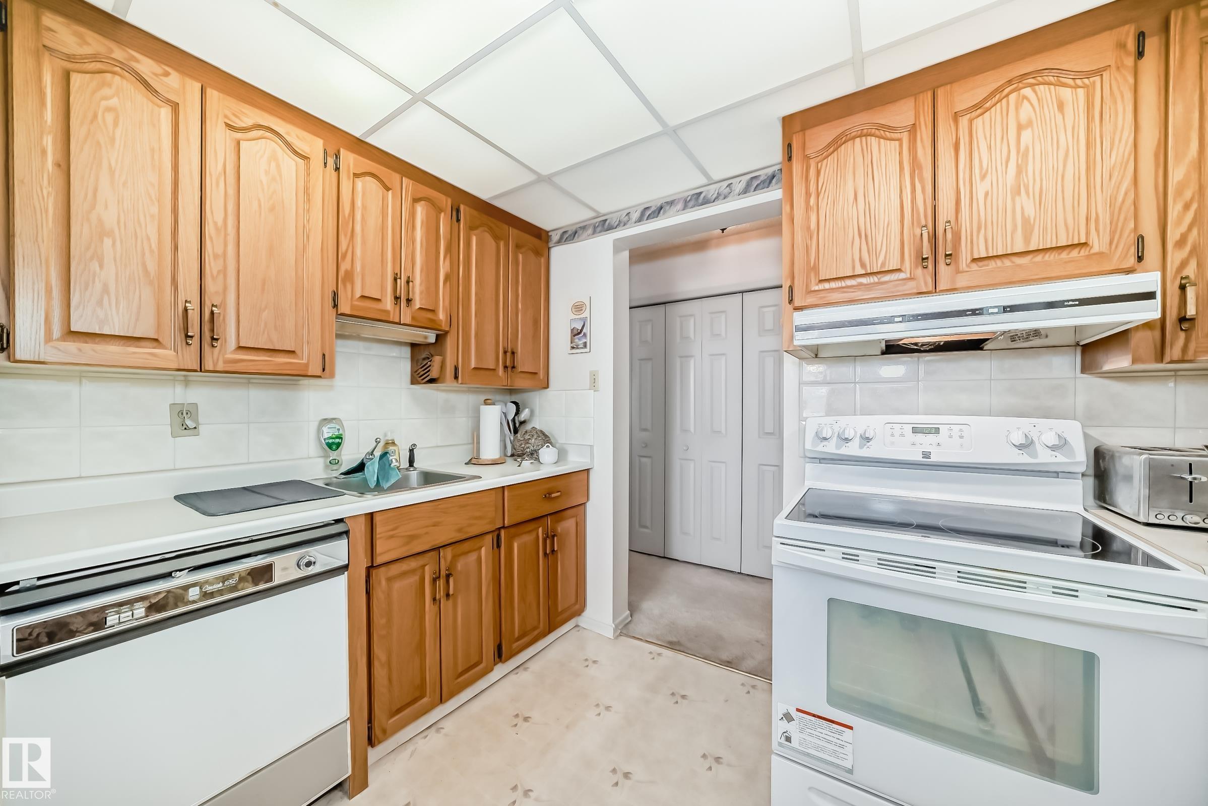 https://zimg.paragon.ice.com/ParagonImages/Property/PM/RAE/225401304/14/0/0/c4782211b9b8a31801d0bd182bed6d17/1/b18d98ffaa7c6202f837576f2138d02f/225401304-3fcd848b-5fb9-4a8d-96f2-dd257e37cbaf.JPG