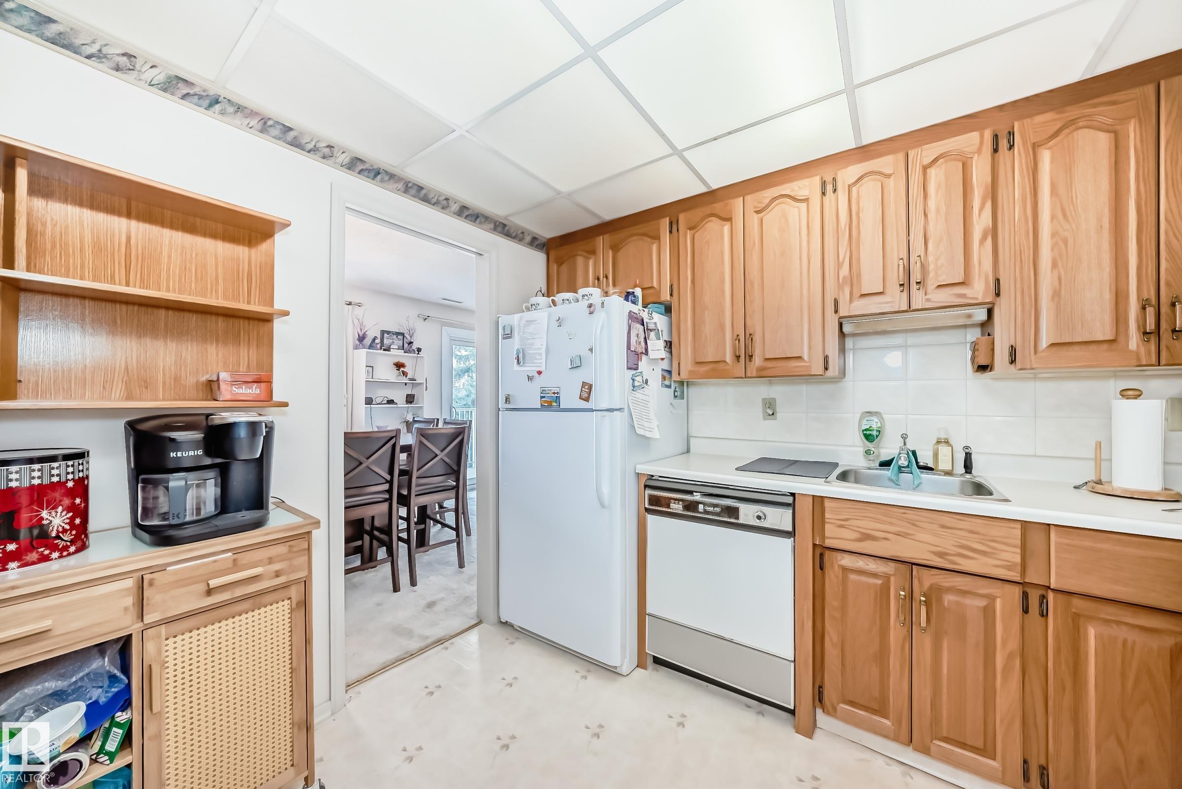 https://zimg.paragon.ice.com/ParagonImages/Property/PM/RAE/225401304/15/0/0/7249e6ac7773116982f046cb78dfef96/1/b18d98ffaa7c6202f837576f2138d02f/225401304-1a3a9228-7a30-413f-8d49-eb3cbf850d23.JPG