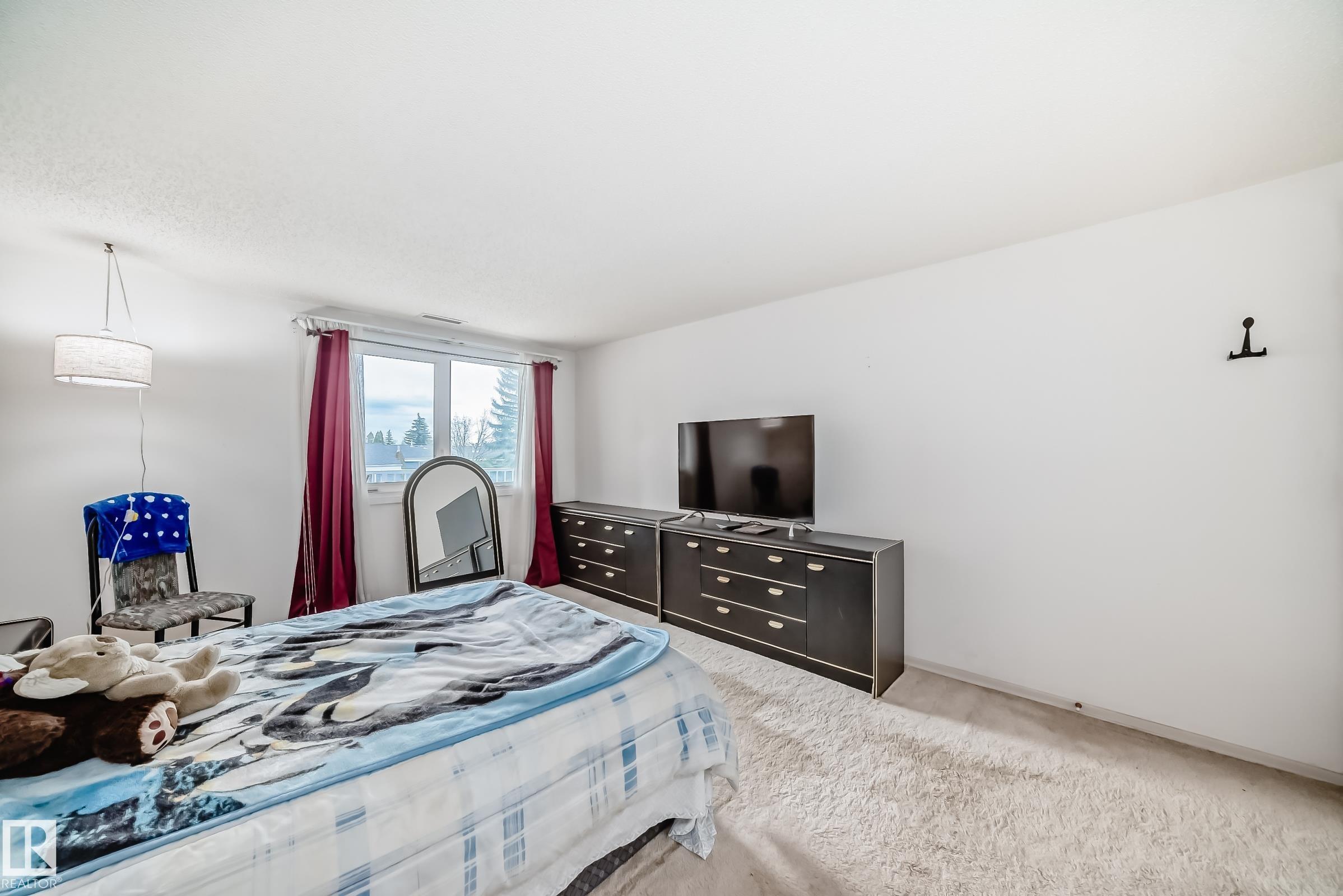 https://zimg.paragon.ice.com/ParagonImages/Property/PM/RAE/225401304/18/0/0/f5d39c66877ac08b62e7b39890993ace/1/b18d98ffaa7c6202f837576f2138d02f/225401304-981ac18f-c1a4-496e-8e23-ff7d74cc6244.JPG