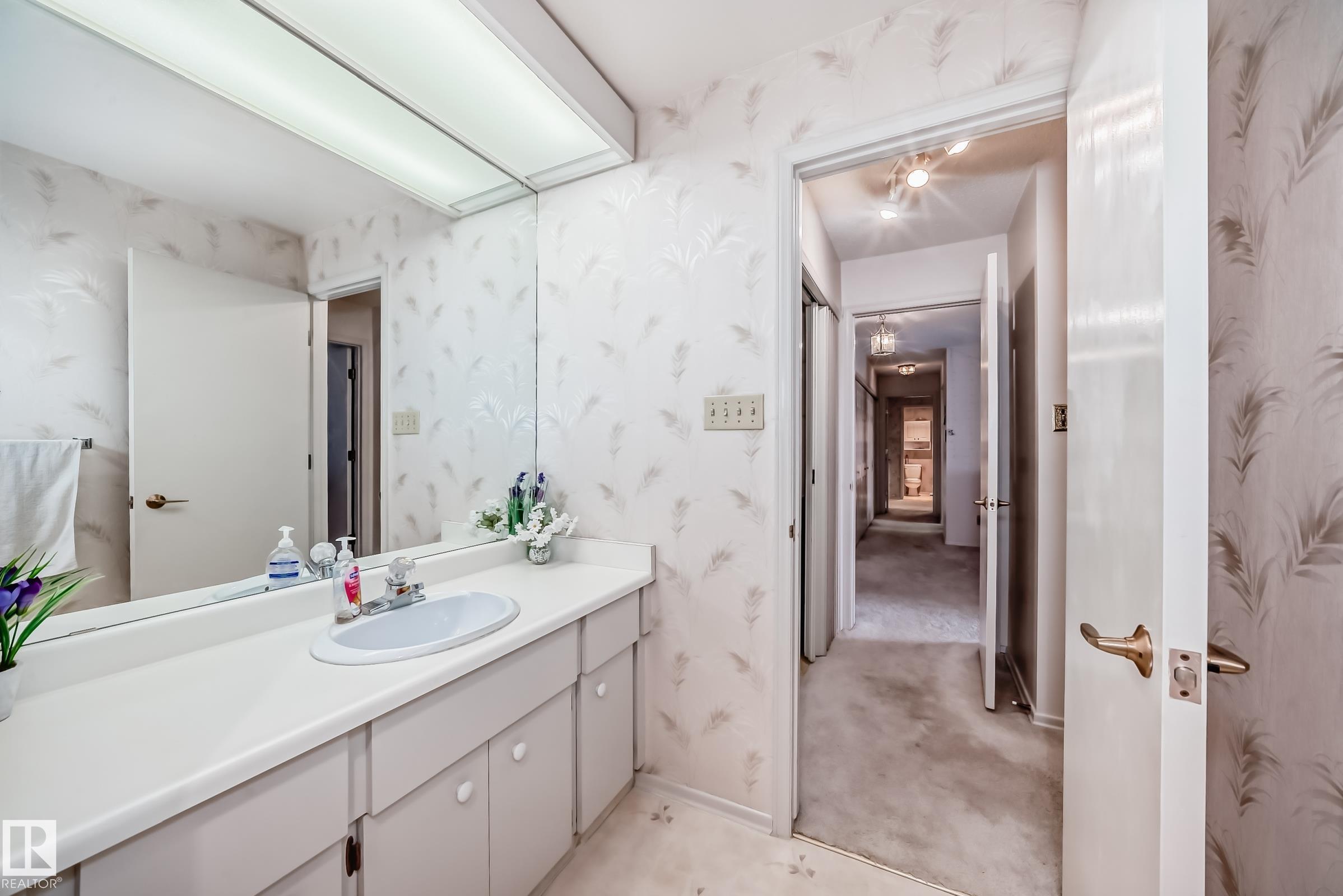 https://zimg.paragon.ice.com/ParagonImages/Property/PM/RAE/225401304/30/0/0/78f0129325551659fde4b8eaff8c4fb7/1/b18d98ffaa7c6202f837576f2138d02f/225401304-2eaa8967-8016-4e7c-bc2c-8afff70dd5b8.JPG
